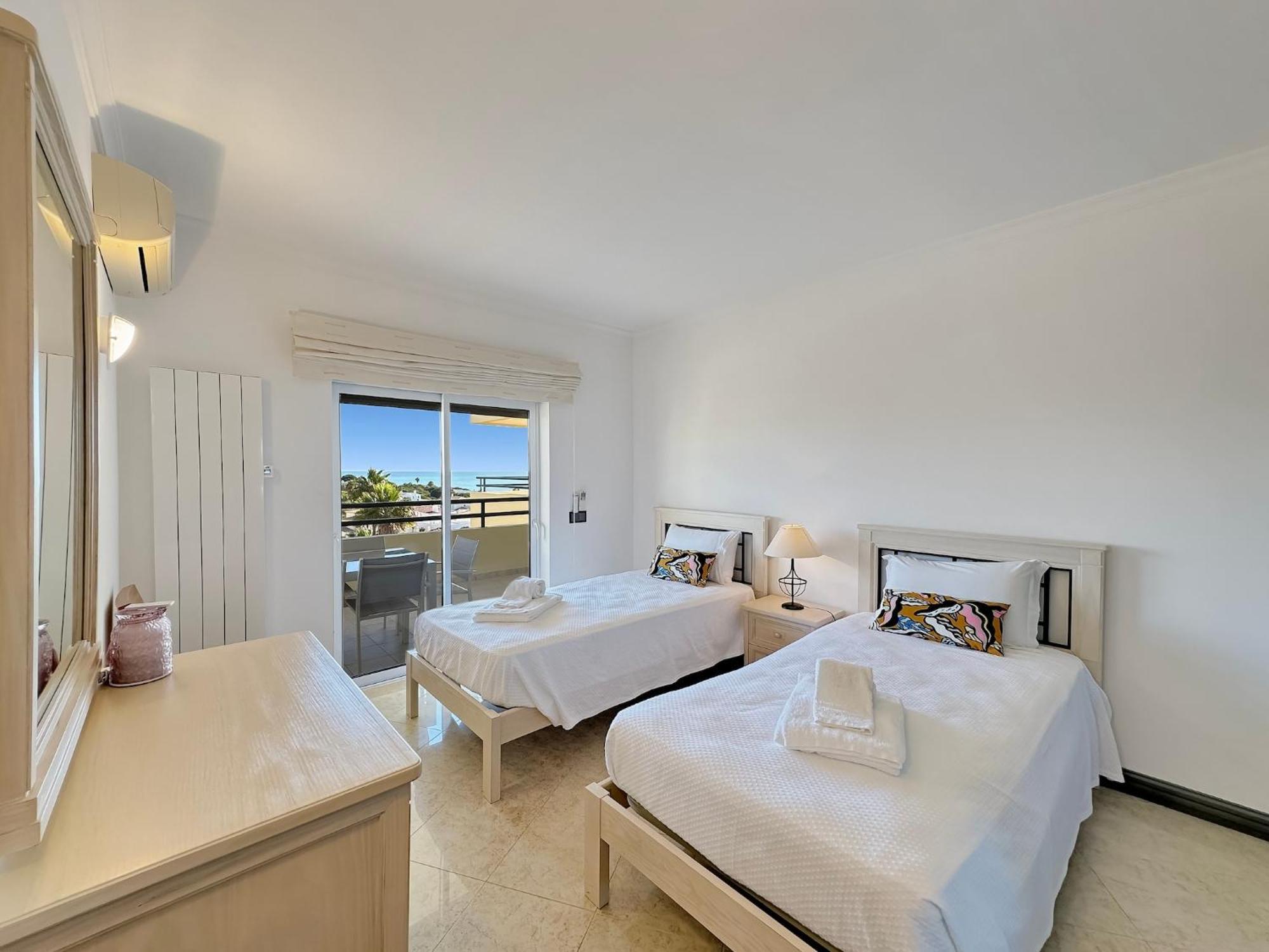 Luxury Penthouse Wstunning Sea Views, Walk To Gale Apartamento Albufeira