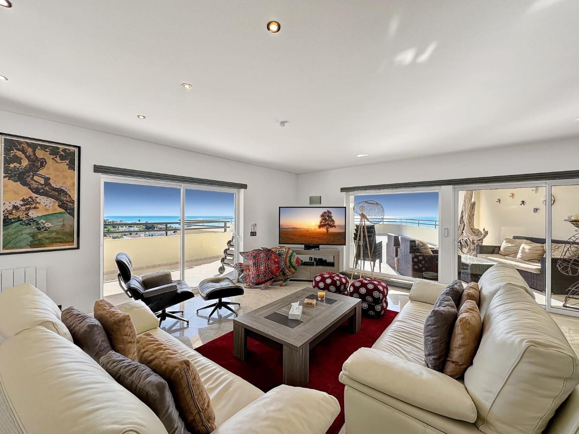 Apartamento Luxury Penthouse Wstunning Sea Views, Walk To Gale Albufeira