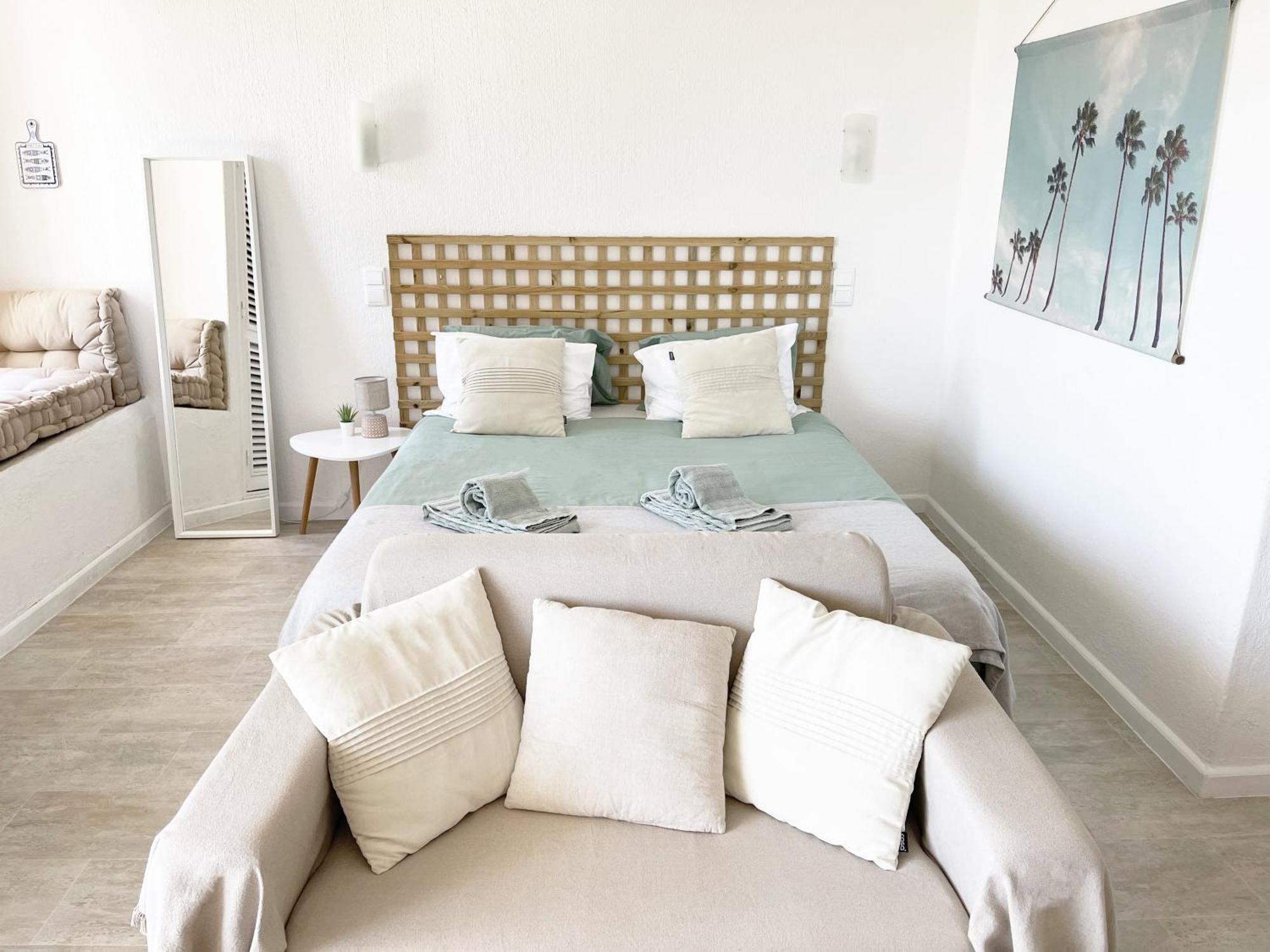 Seaview - 10 Min. Beach, Private Condo, Pool, Grill & Free Parking Apartment