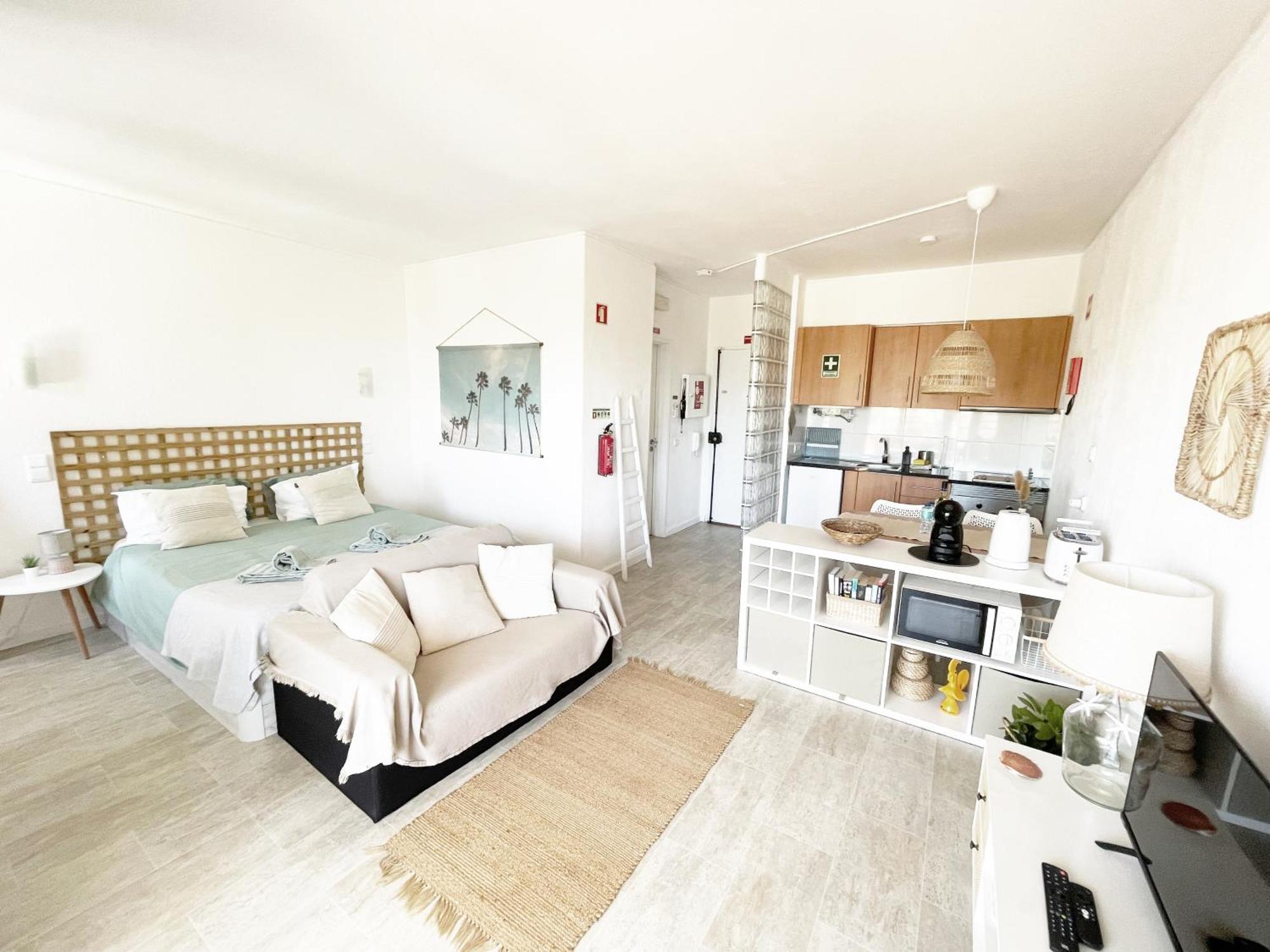Apartment Seaview - 10 Min. Beach, Private Condo, Pool, Grill & Free Parking Albufeira
