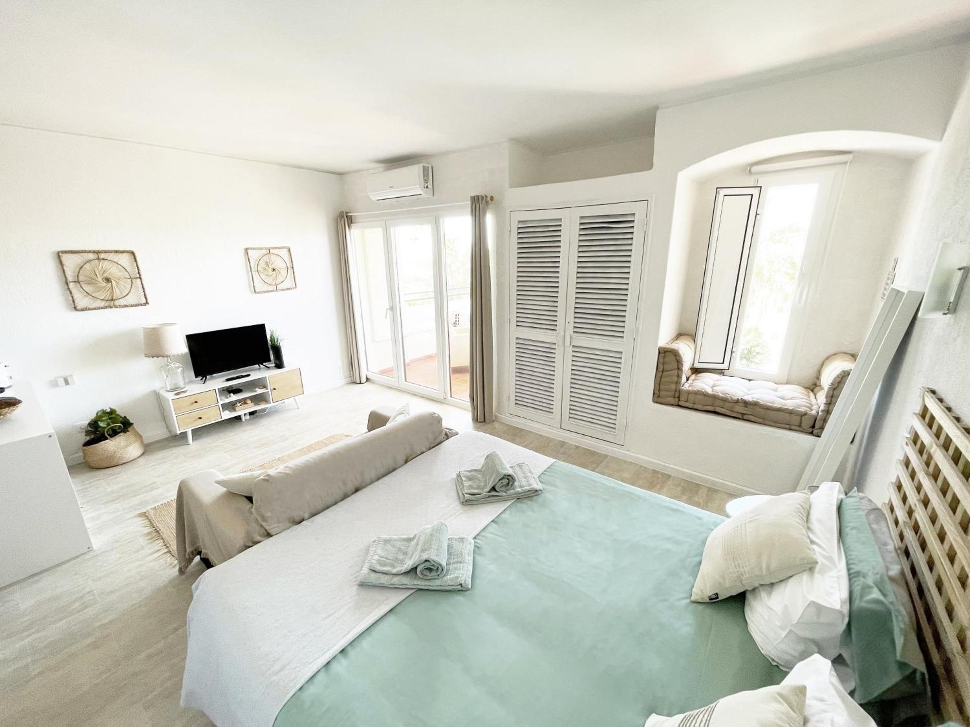 Seaview - 10 Min. Beach, Private Condo, Pool, Grill & Free Parking Albufeira