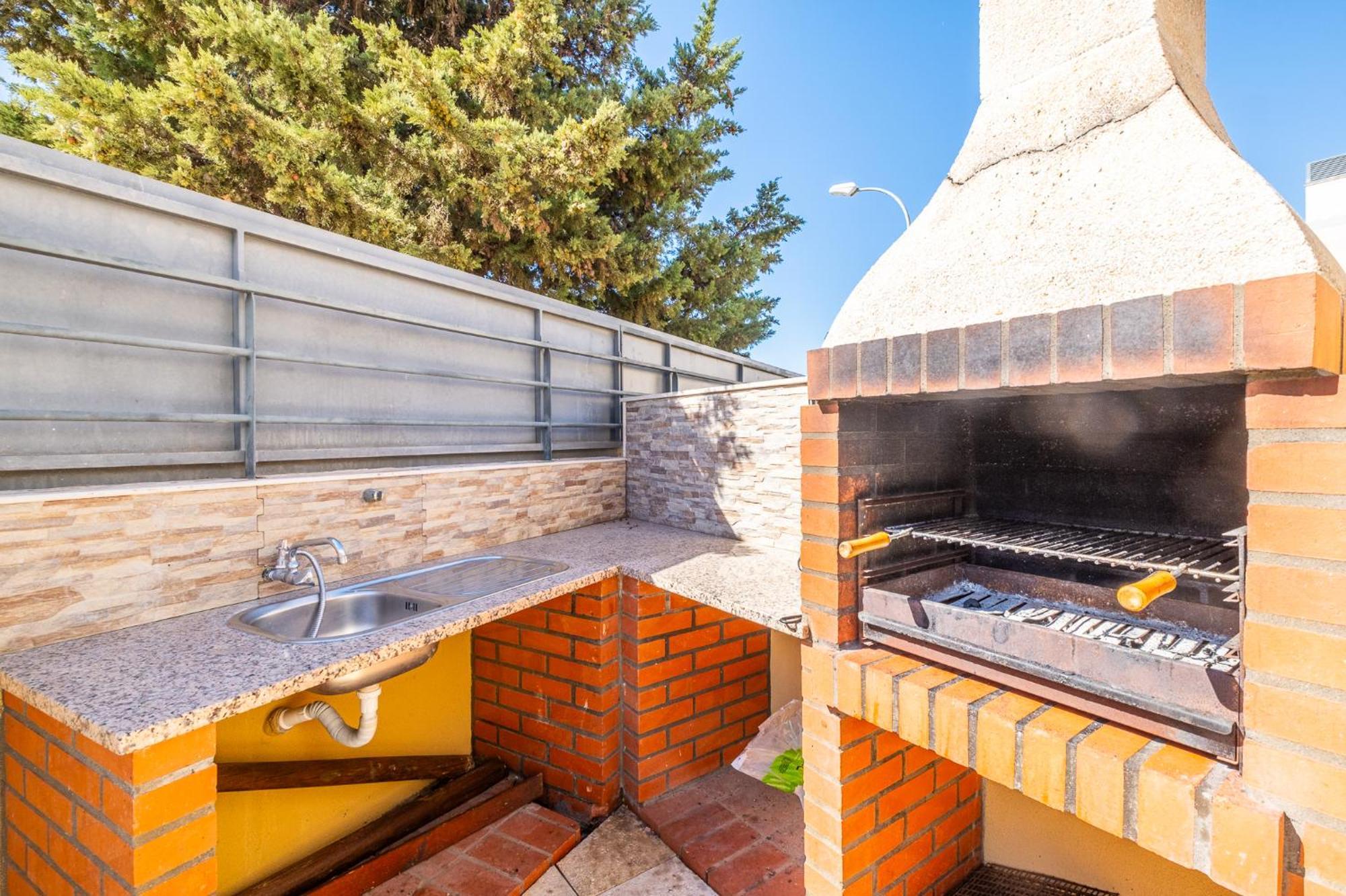Cozy With Pool And Barbecue Holiday home