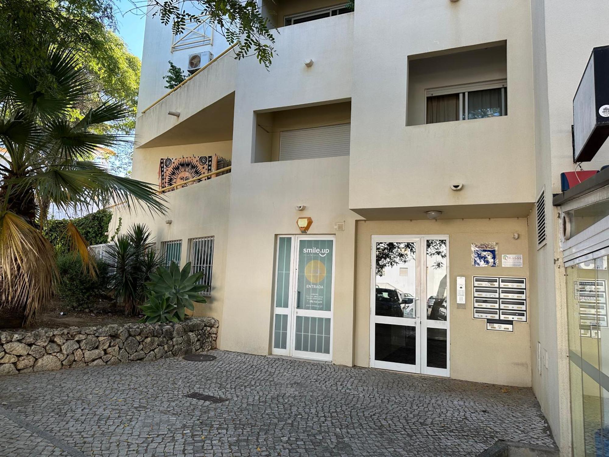 Albufeira,4 Pessoas, Com Wi-fi E A 15m A Pe Da Albufeira