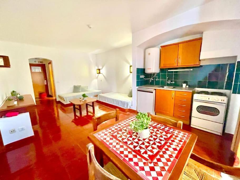 Apartment T1, Da Oura