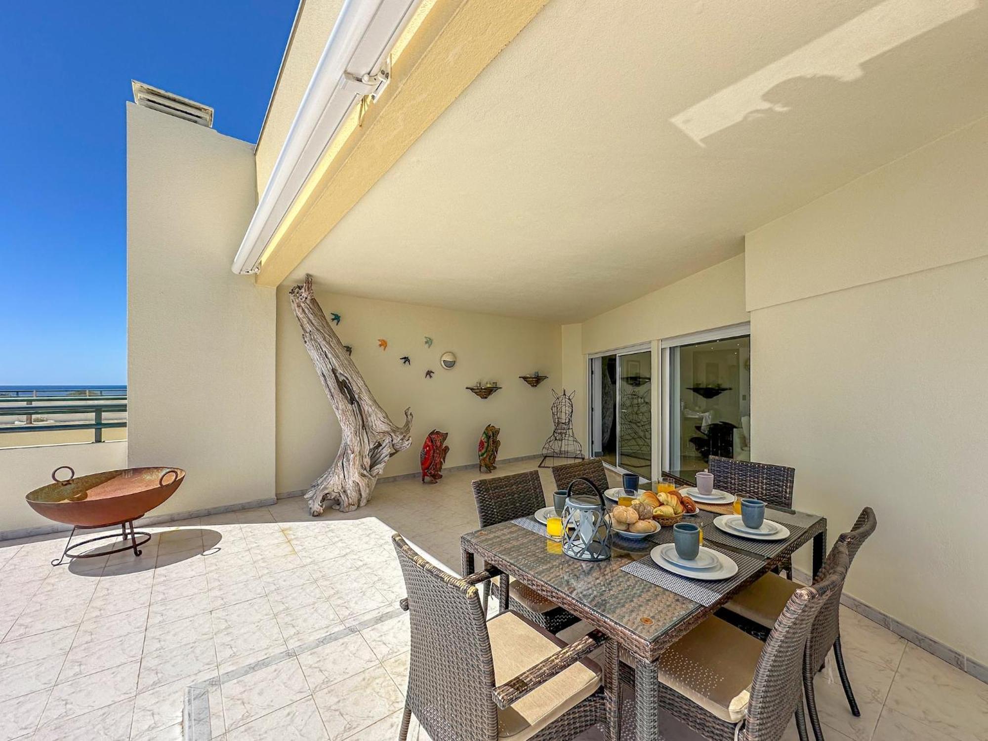 Apartamento Luxury Penthouse Wstunning Sea Views, Walk To Gale Albufeira