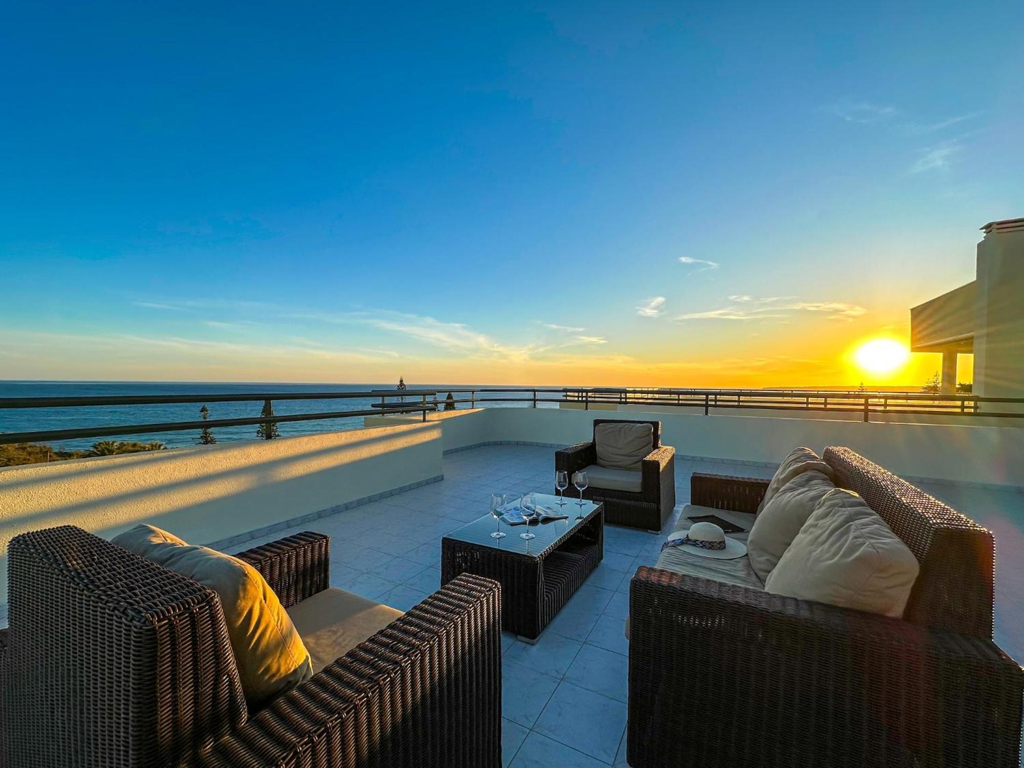 Apartamento Luxury Penthouse Wstunning Sea Views, Walk To Gale
