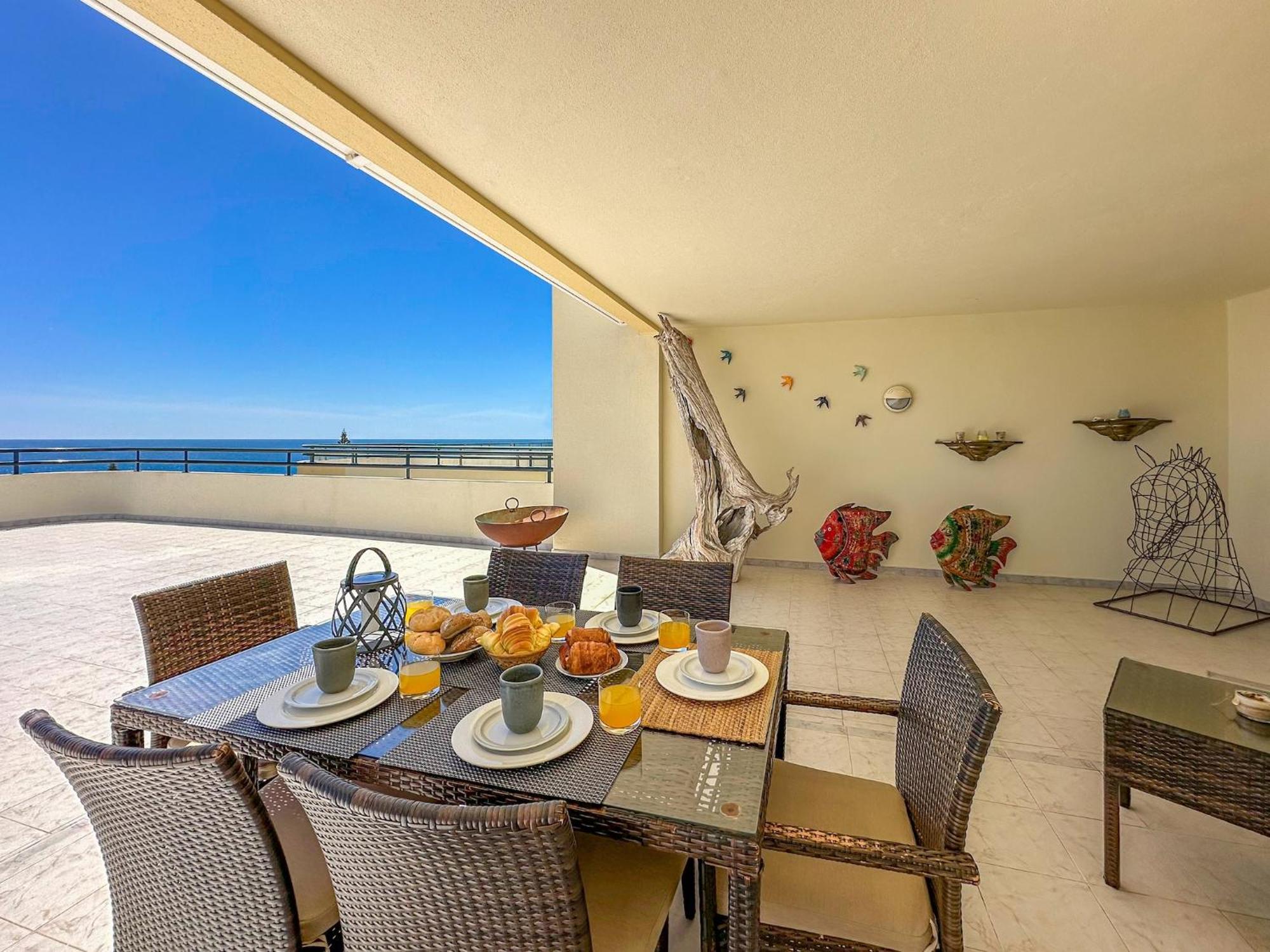Apartamento Luxury Penthouse Wstunning Sea Views, Walk To Gale Albufeira
