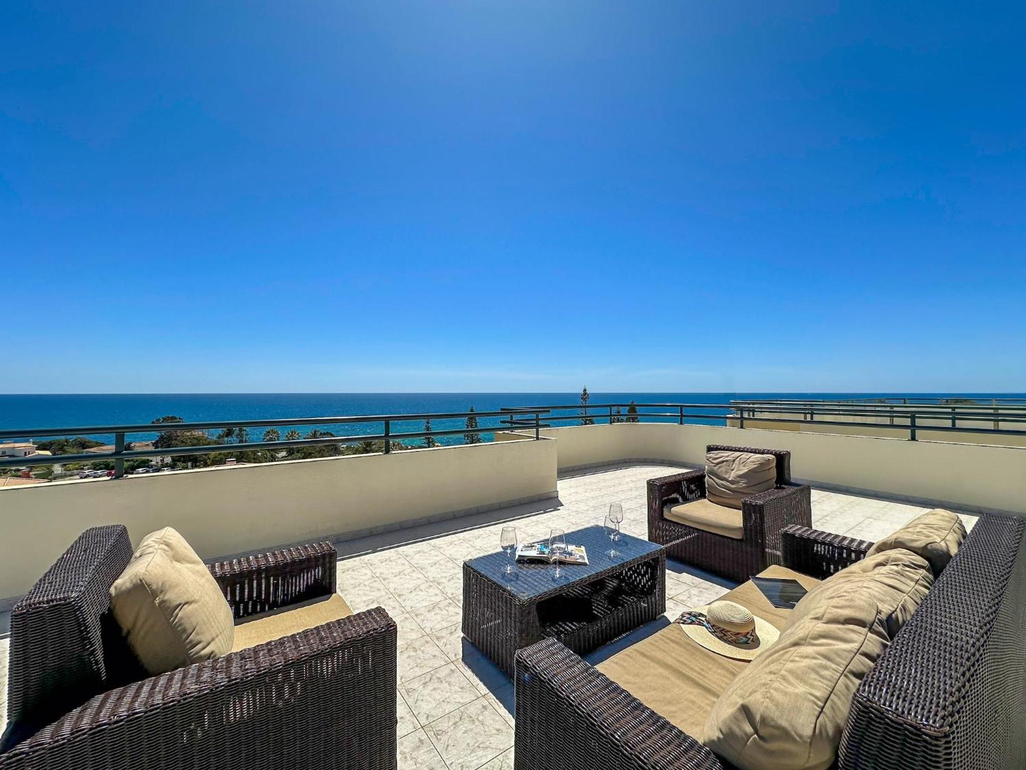 Apartamento Luxury Penthouse Wstunning Sea Views, Walk To Gale Albufeira