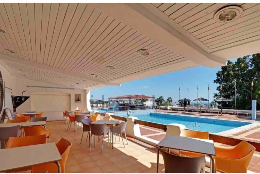 Air Conditioned 1 Bedroom Apt With Wi-fi & Patio. Apartment Albufeira