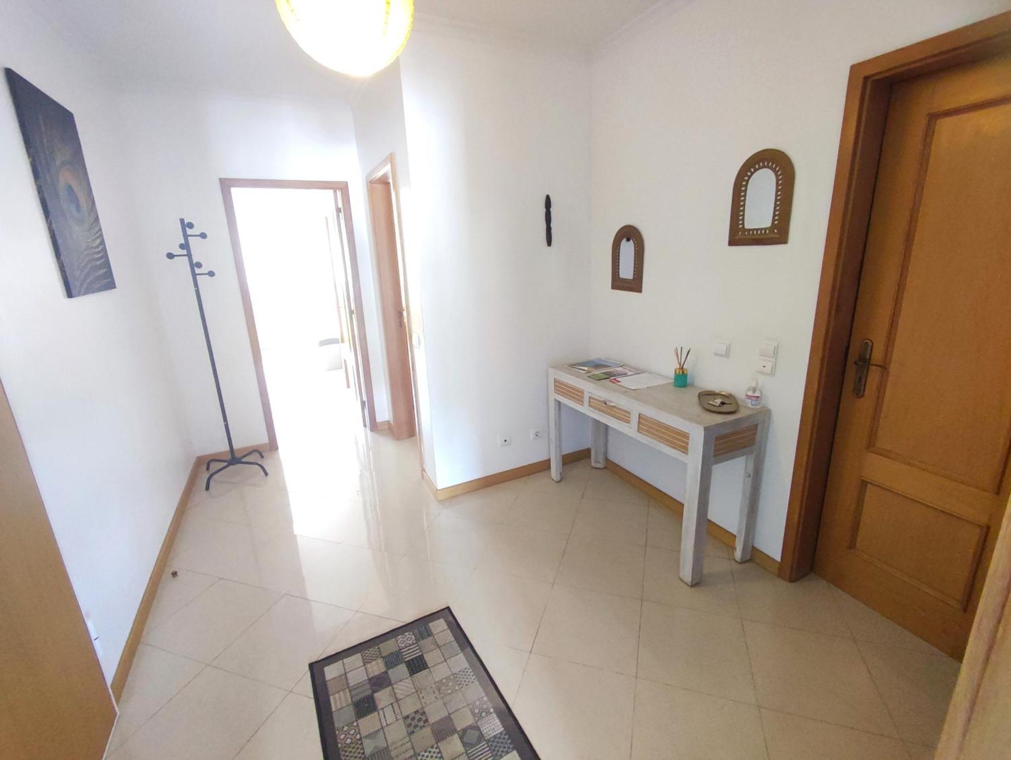 Algarve Modern T1 With Balcony In Apartment Albufeira
