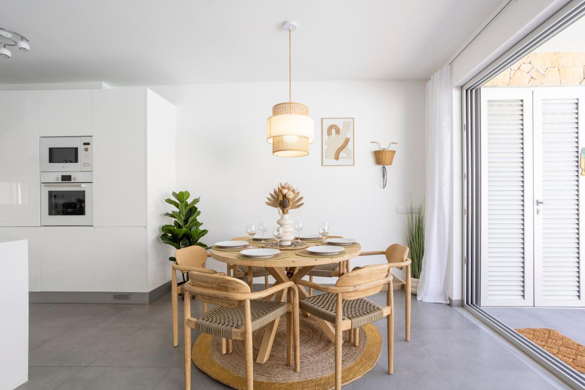 Vakantiehuis Stylish 3-bedroom Haven With A Private Pool *