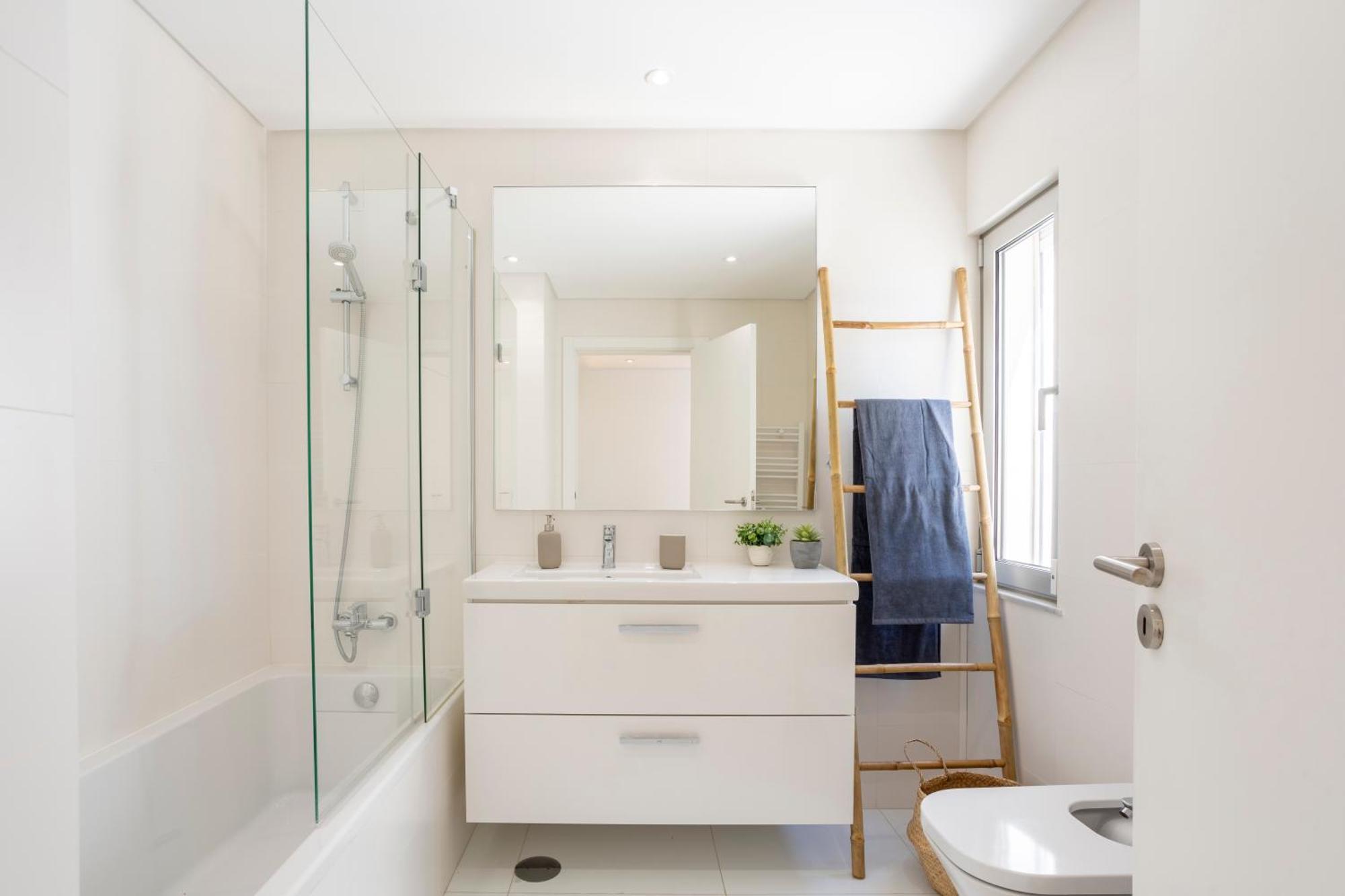 Vakantiehuis Stylish 3-bedroom Haven With A Private Pool *