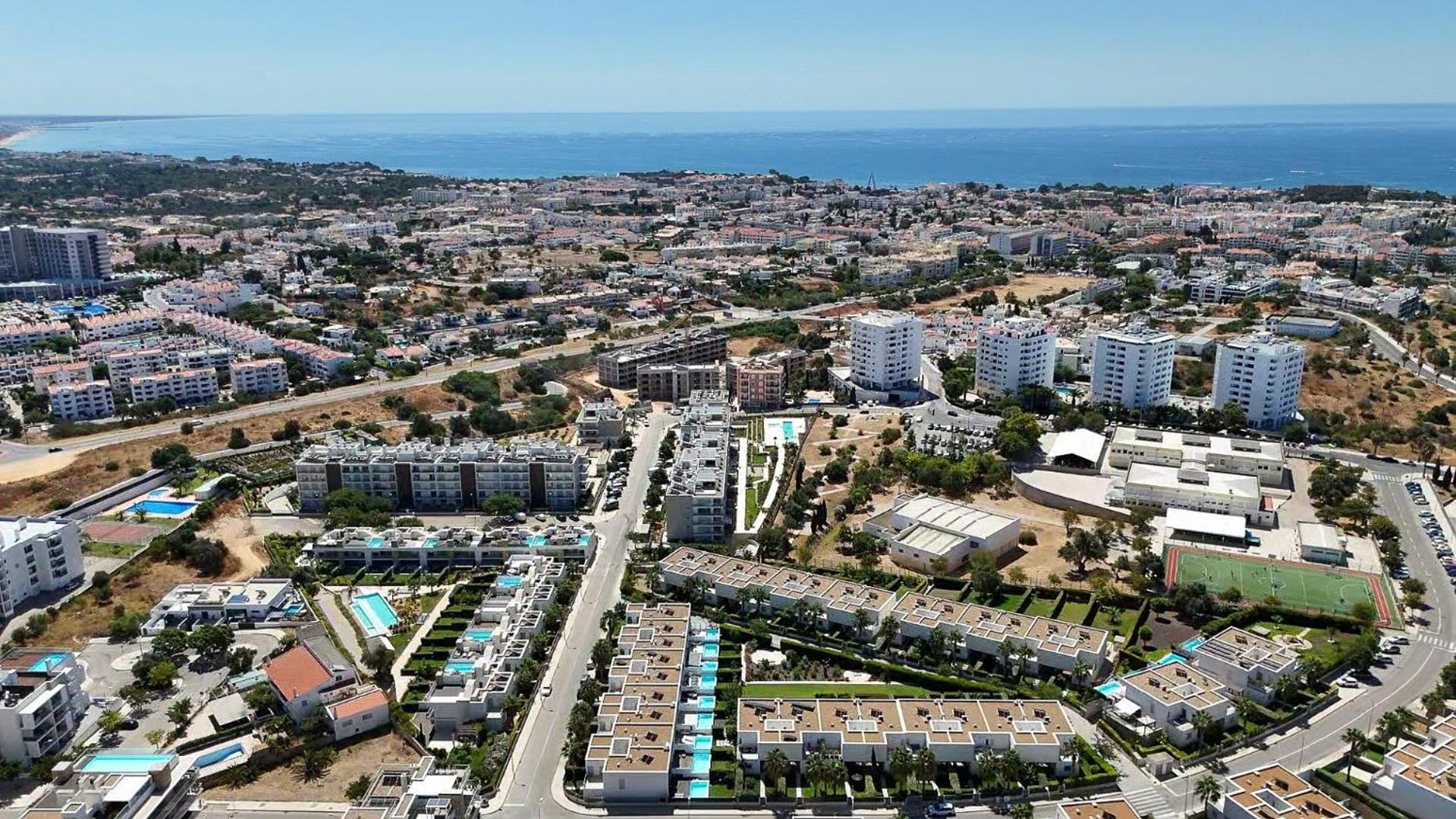 Vakantiehuis Stylish 3-bedroom Haven With A Private Pool