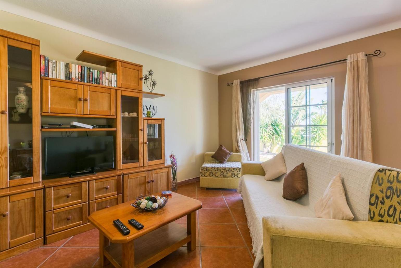 Amendoeira Villa *