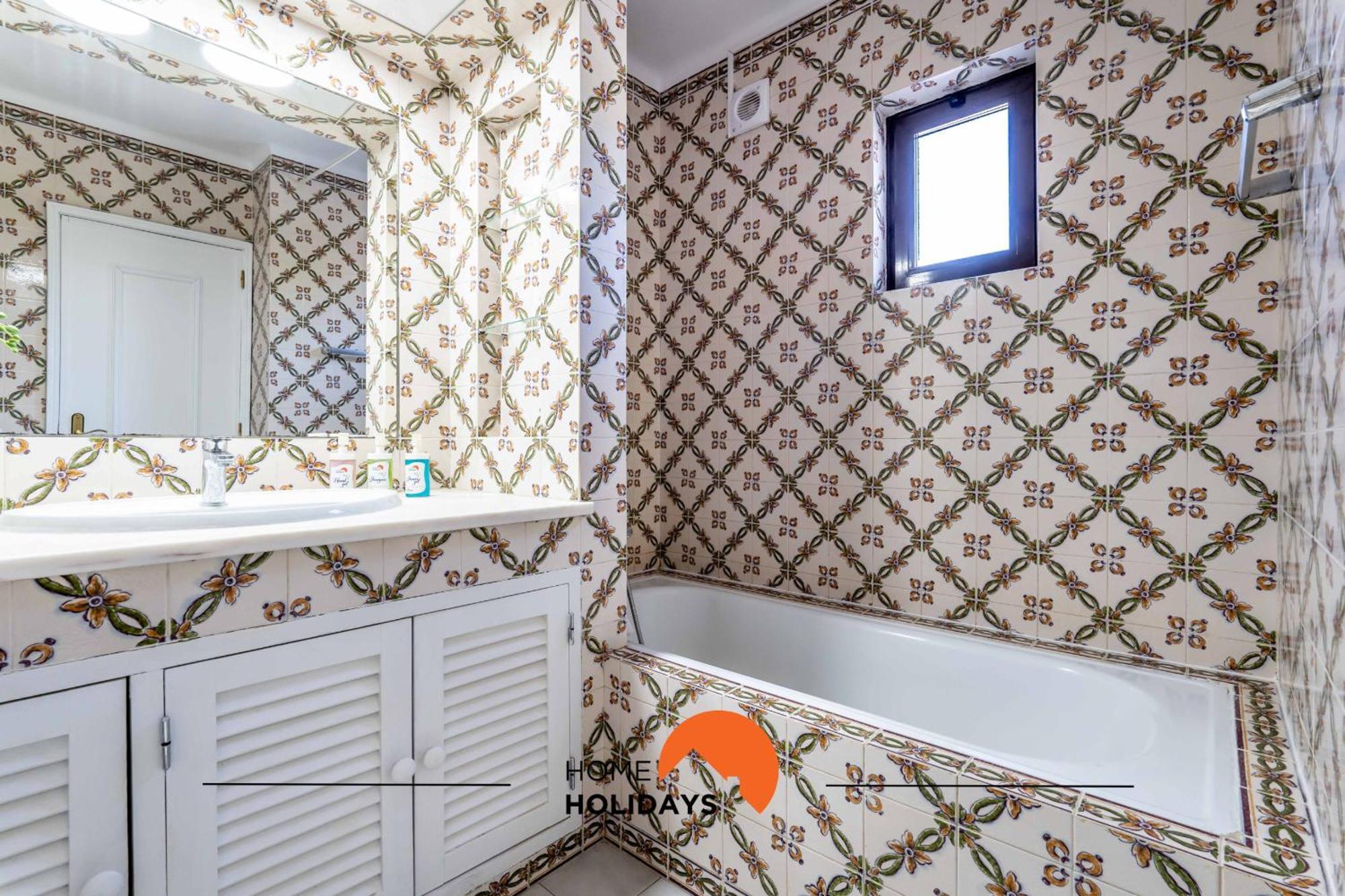 #254 T1 Confortavel Em By Holidays Apartment *