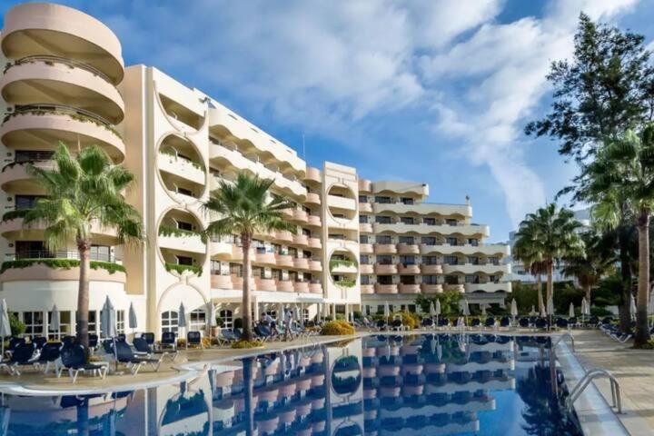Apart-hotel Bedroom With Sea View In Cerro Alagoa