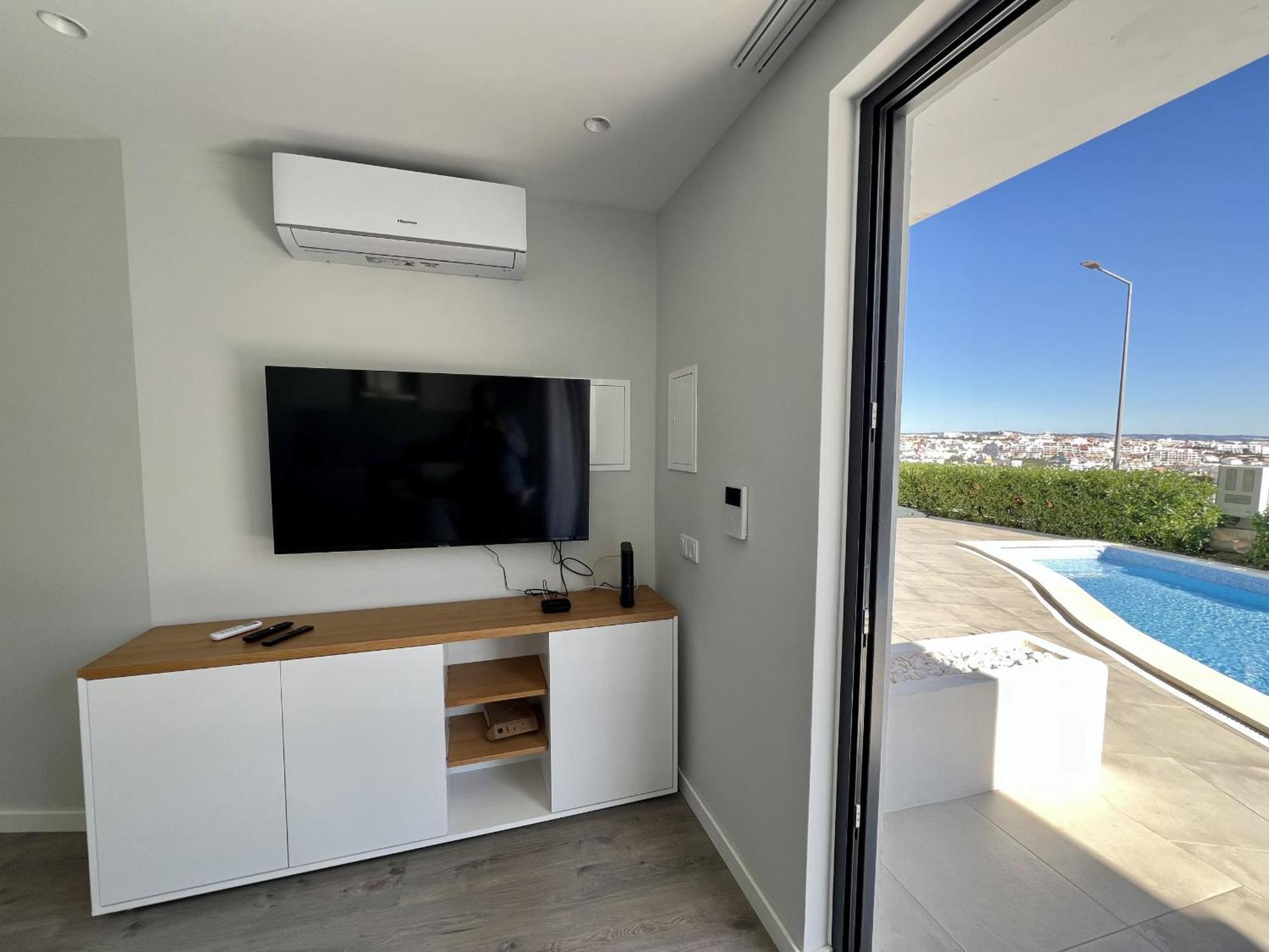 Apartment Stylish 2 With Pool By Homing