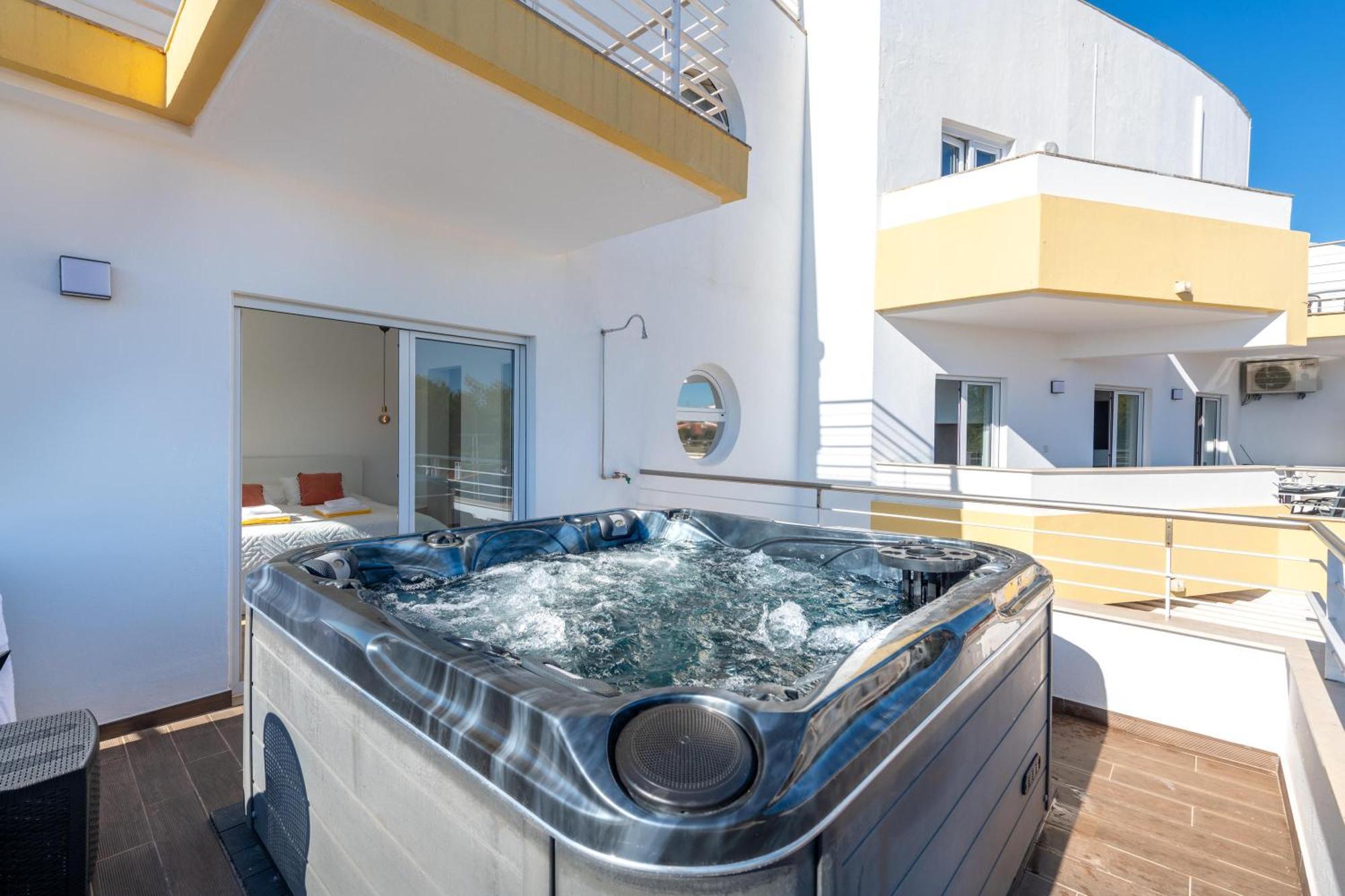 Ocean Drive - Oura - Jacuzzi - By Bedzy Albufeira