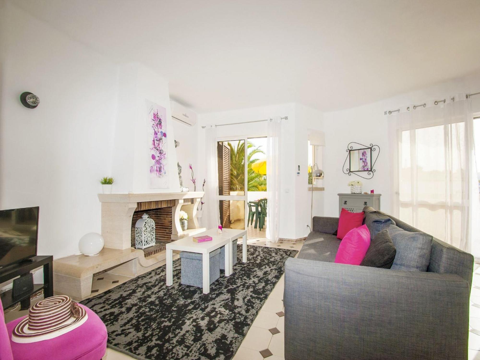 Charming Apartment, Pool,