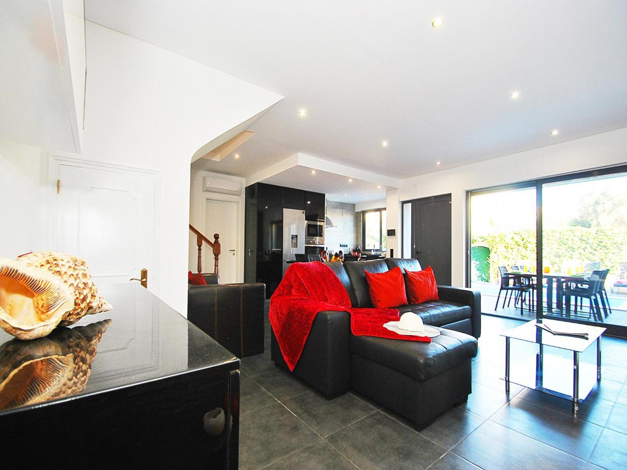 Contemporary W Private *