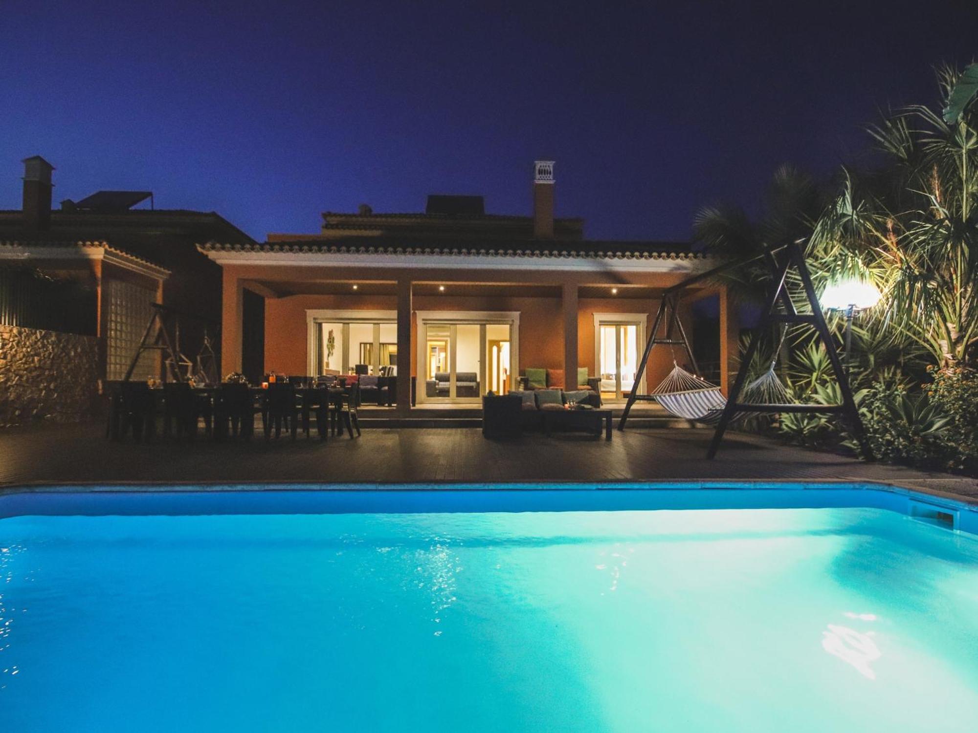 Superb Heatable Pool Albufeira