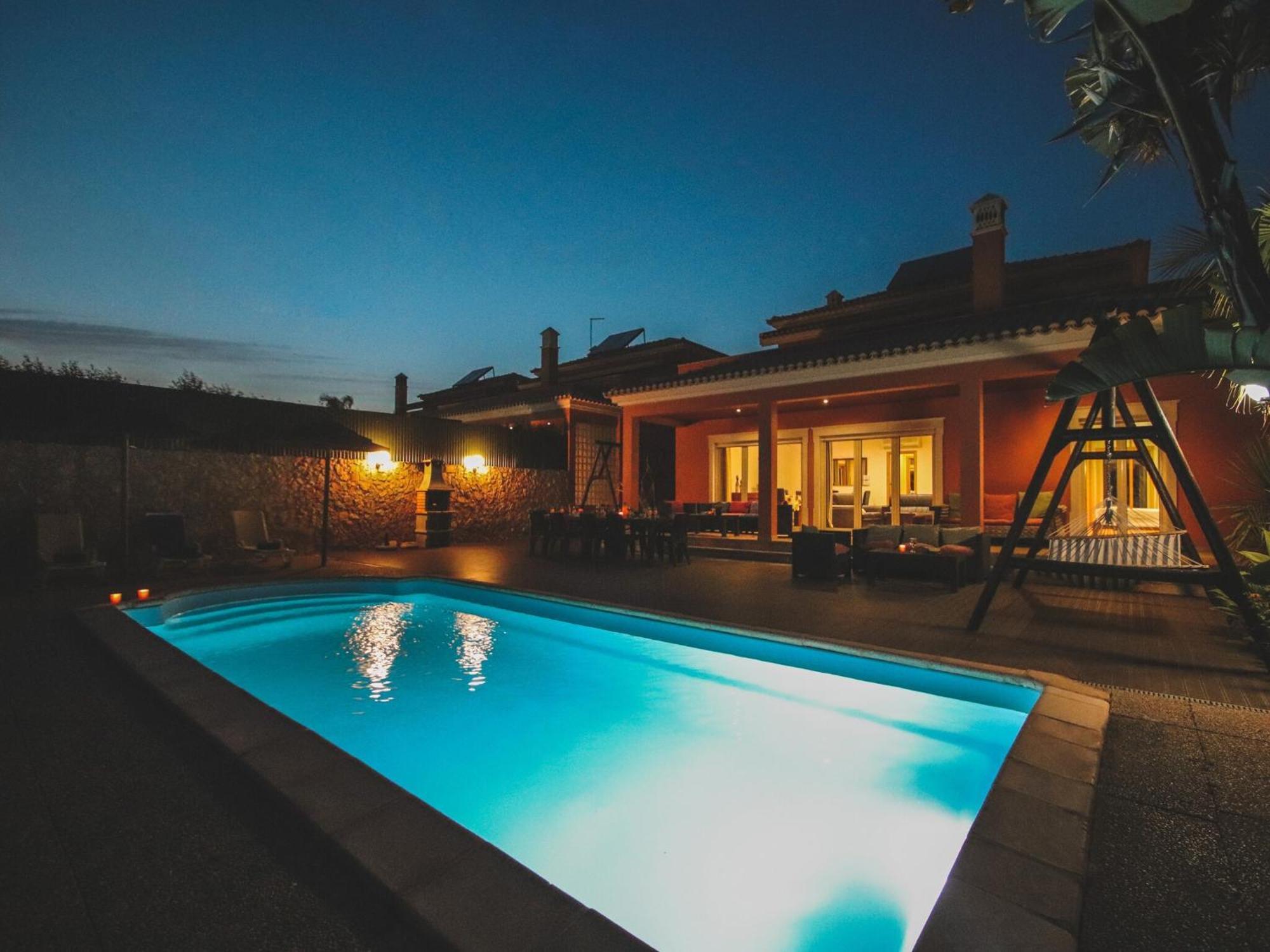 Superb Heatable Pool Villa *