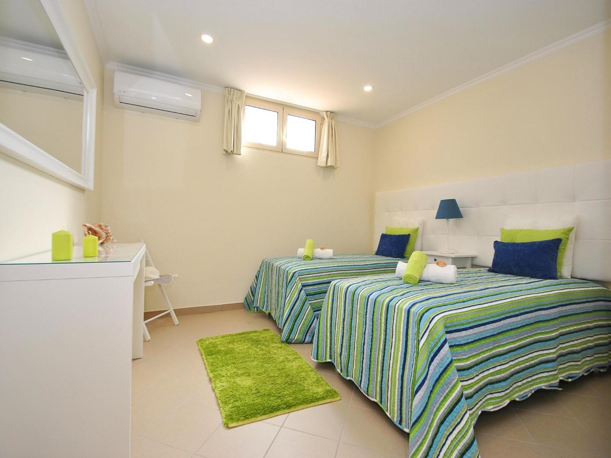 Superb Heatable Pool Villa Albufeira