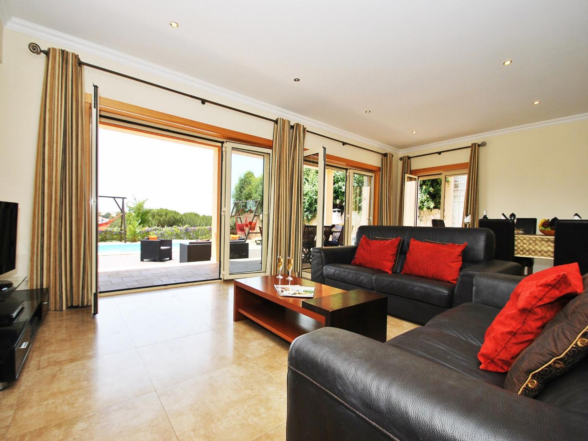Superb Heatable Pool Villa *