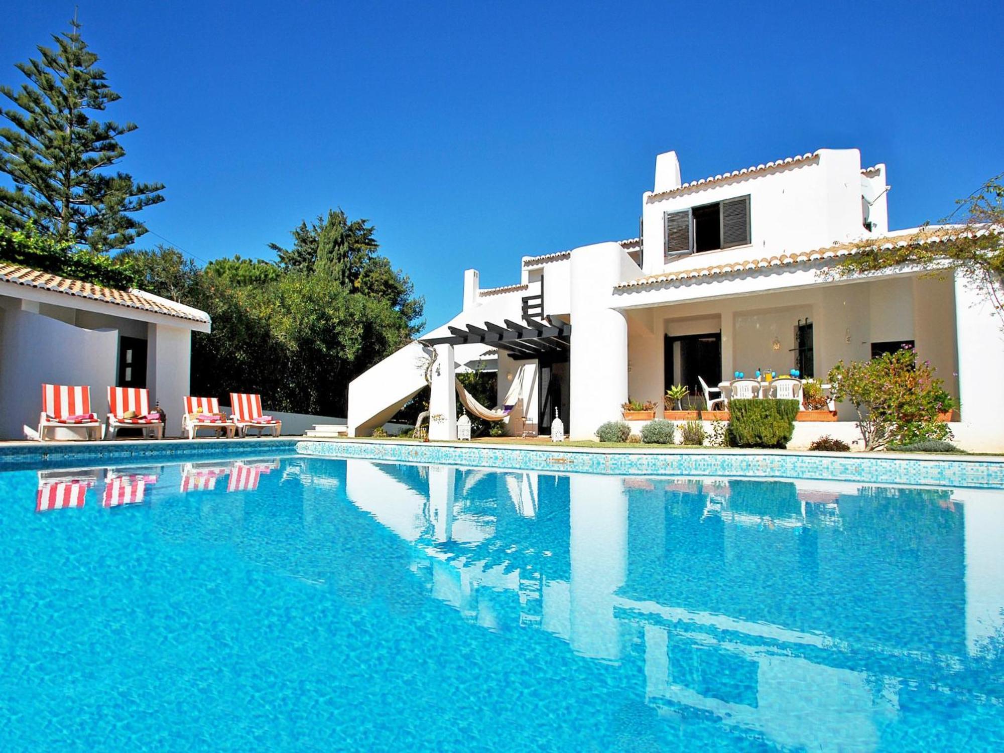 With Bbq, Pool
