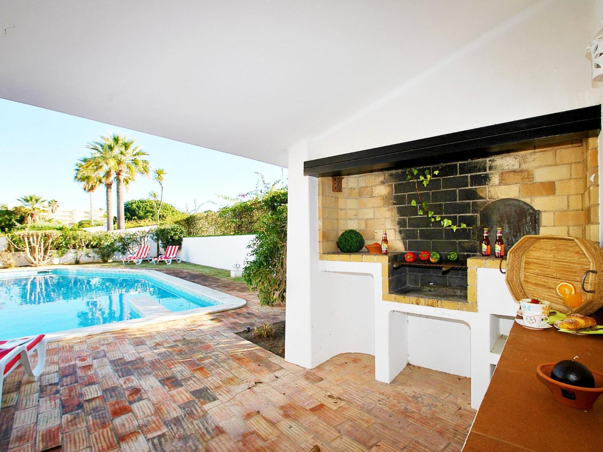 With Bbq, Pool *