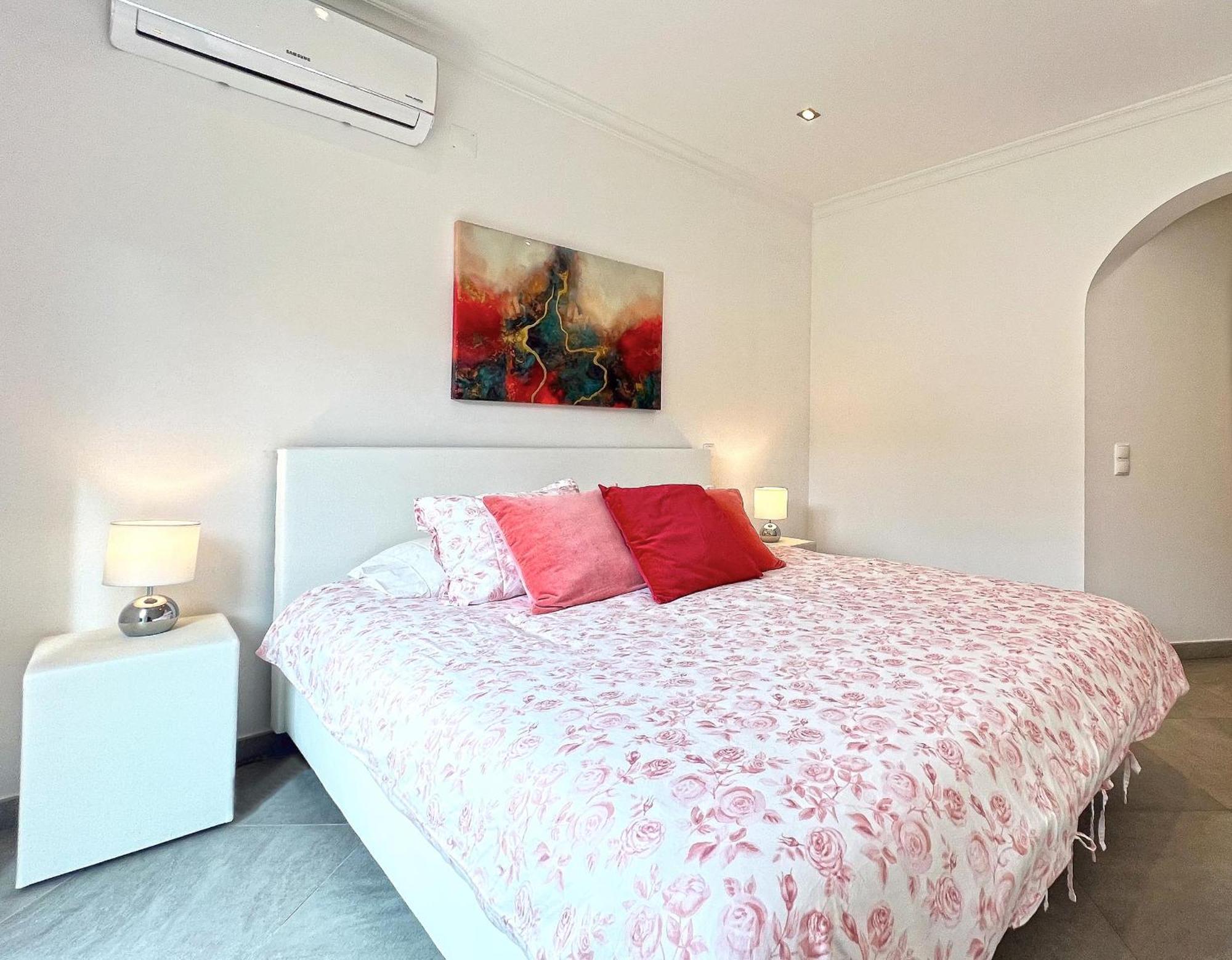 Beautiful 4-bedroom With Garden And Pool Villa *