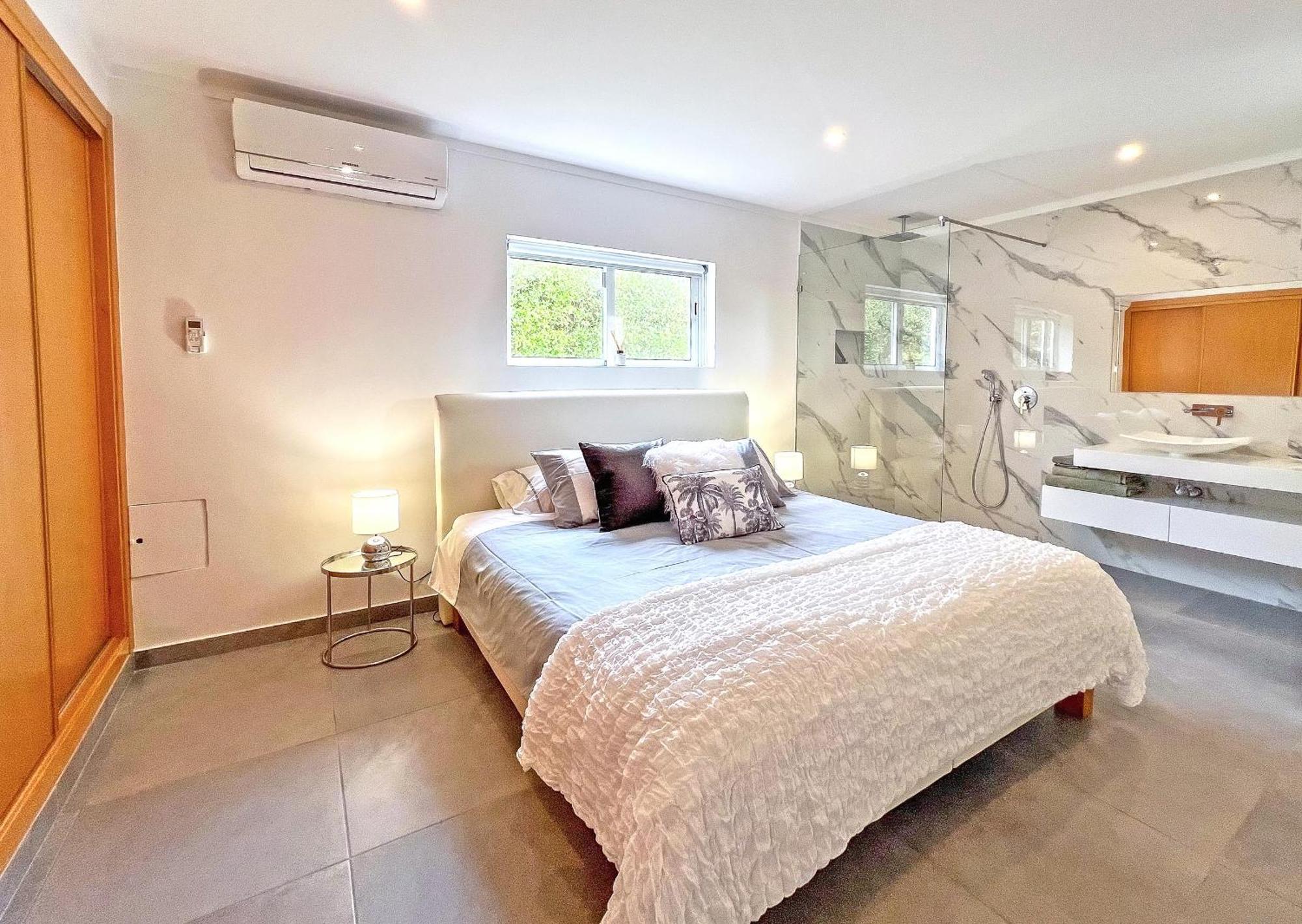Beautiful 4-bedroom With Garden And Pool Villa *