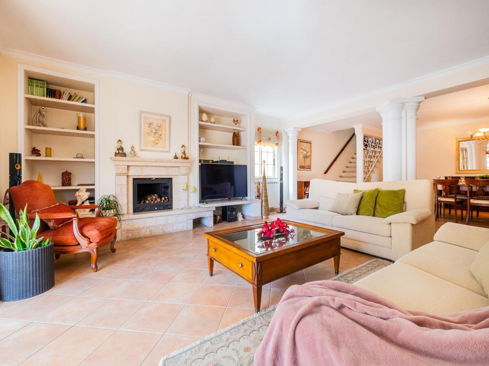 With Heatable Pool, 4 Bedrooms *