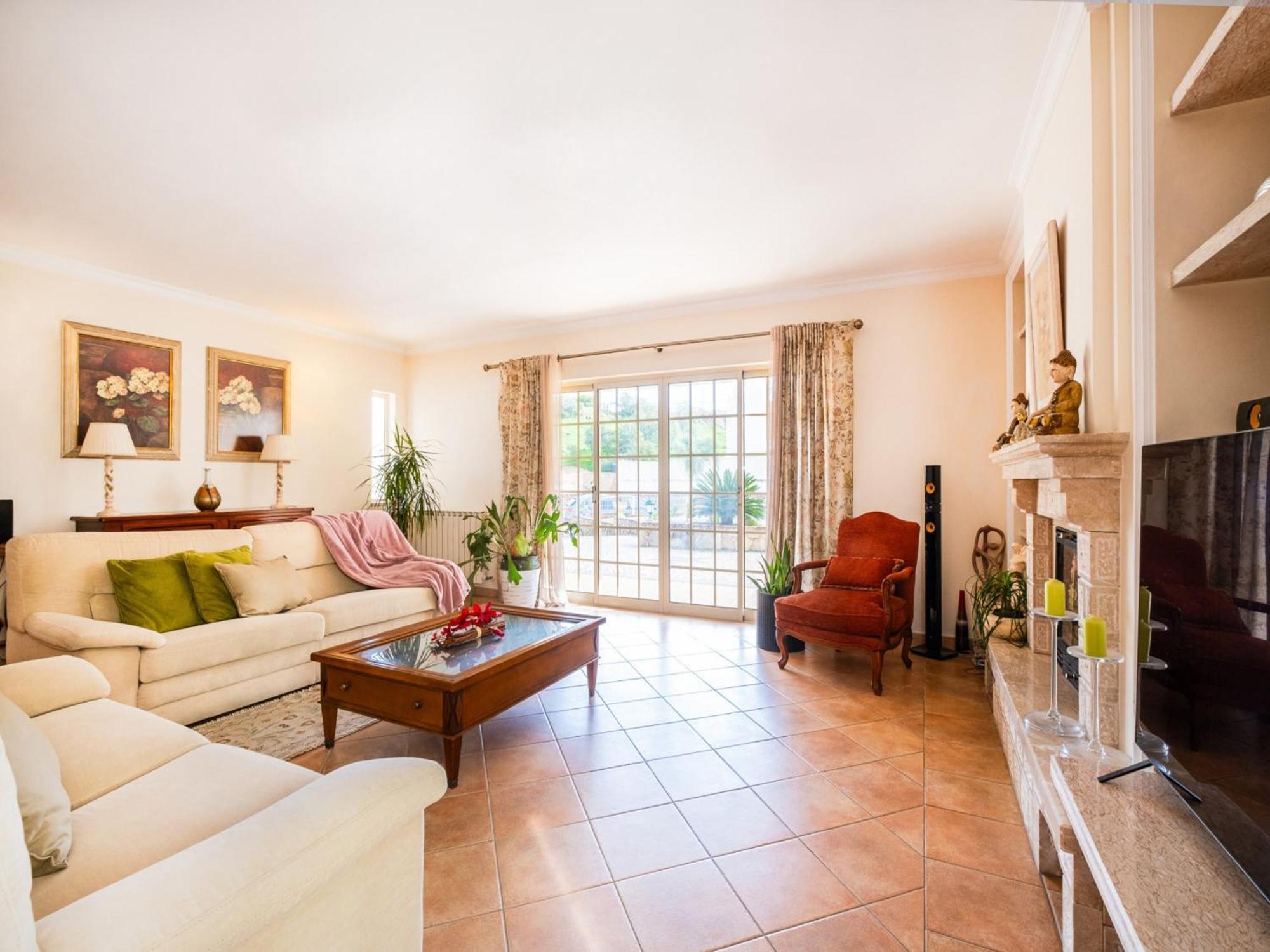 With Heatable Pool, 4 Bedrooms