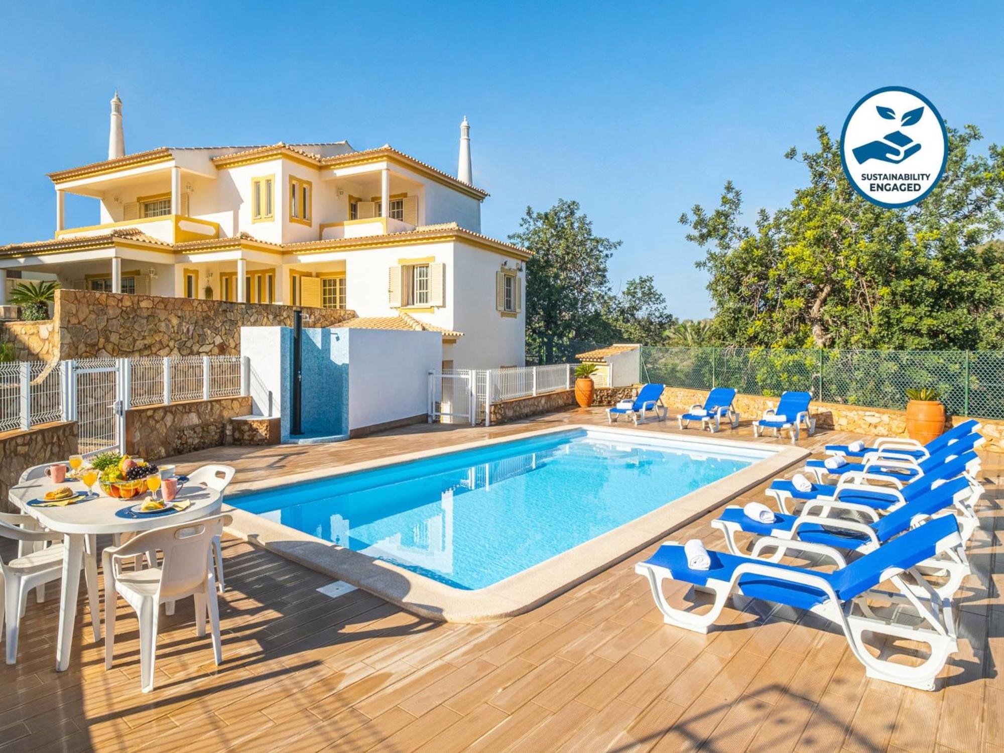 With Heatable Pool, 4 Bedrooms Villa