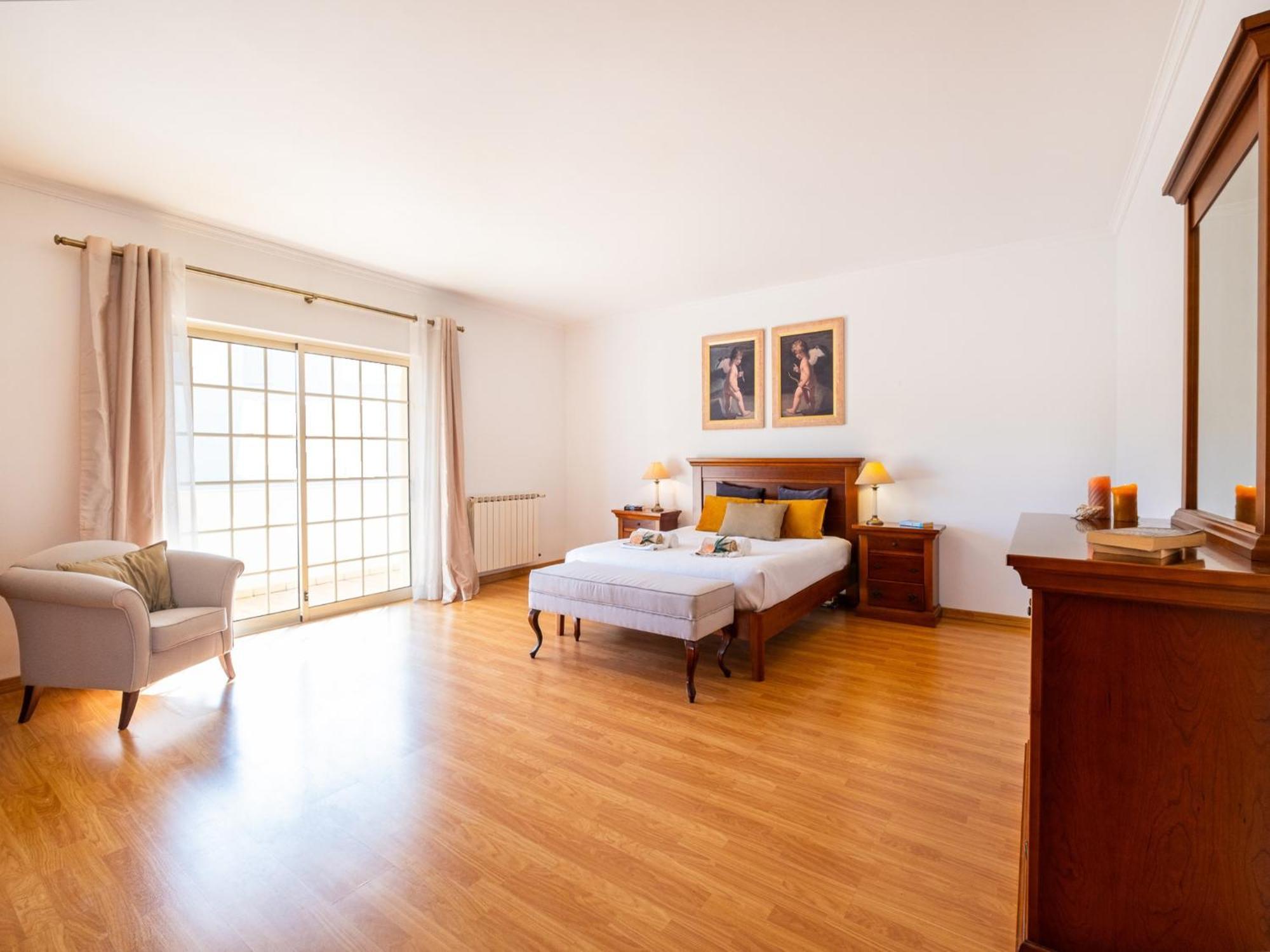 Villa With Heatable Pool, 4 Bedrooms *