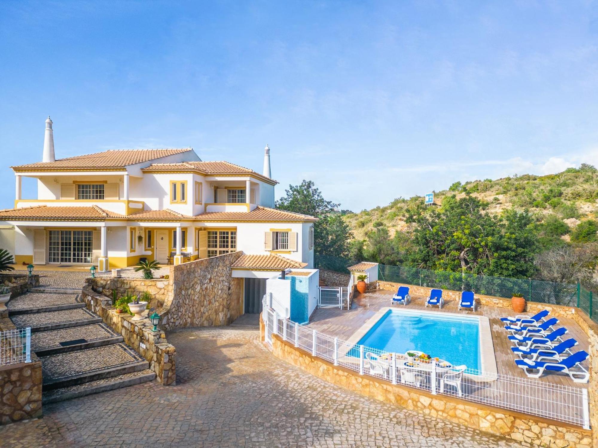 With Heatable Pool, 4 Bedrooms *