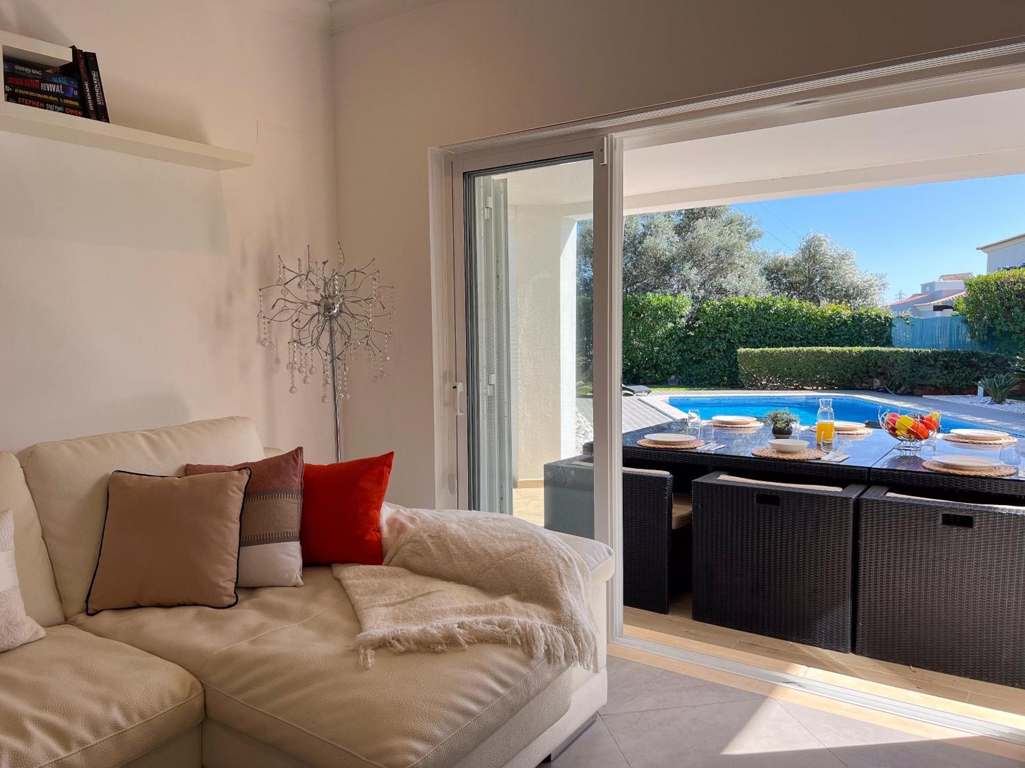 Beautiful 4-bedroom With Garden And Pool