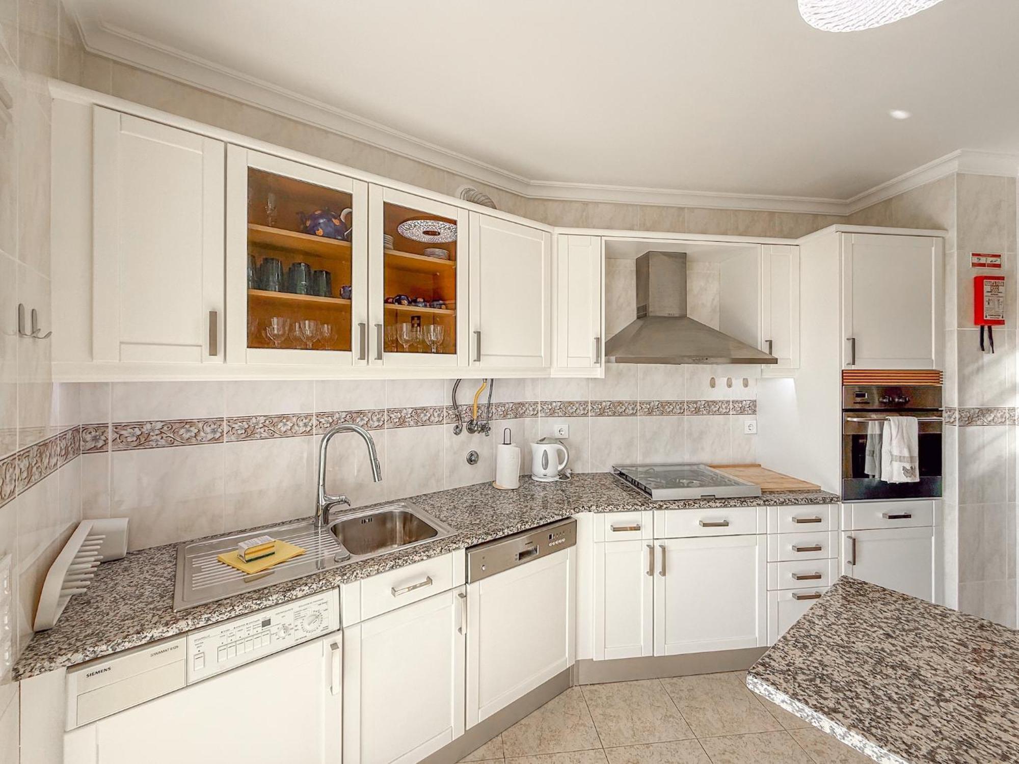 Apartment Luxury Wstunning Sea Views, Walk Albufeira
