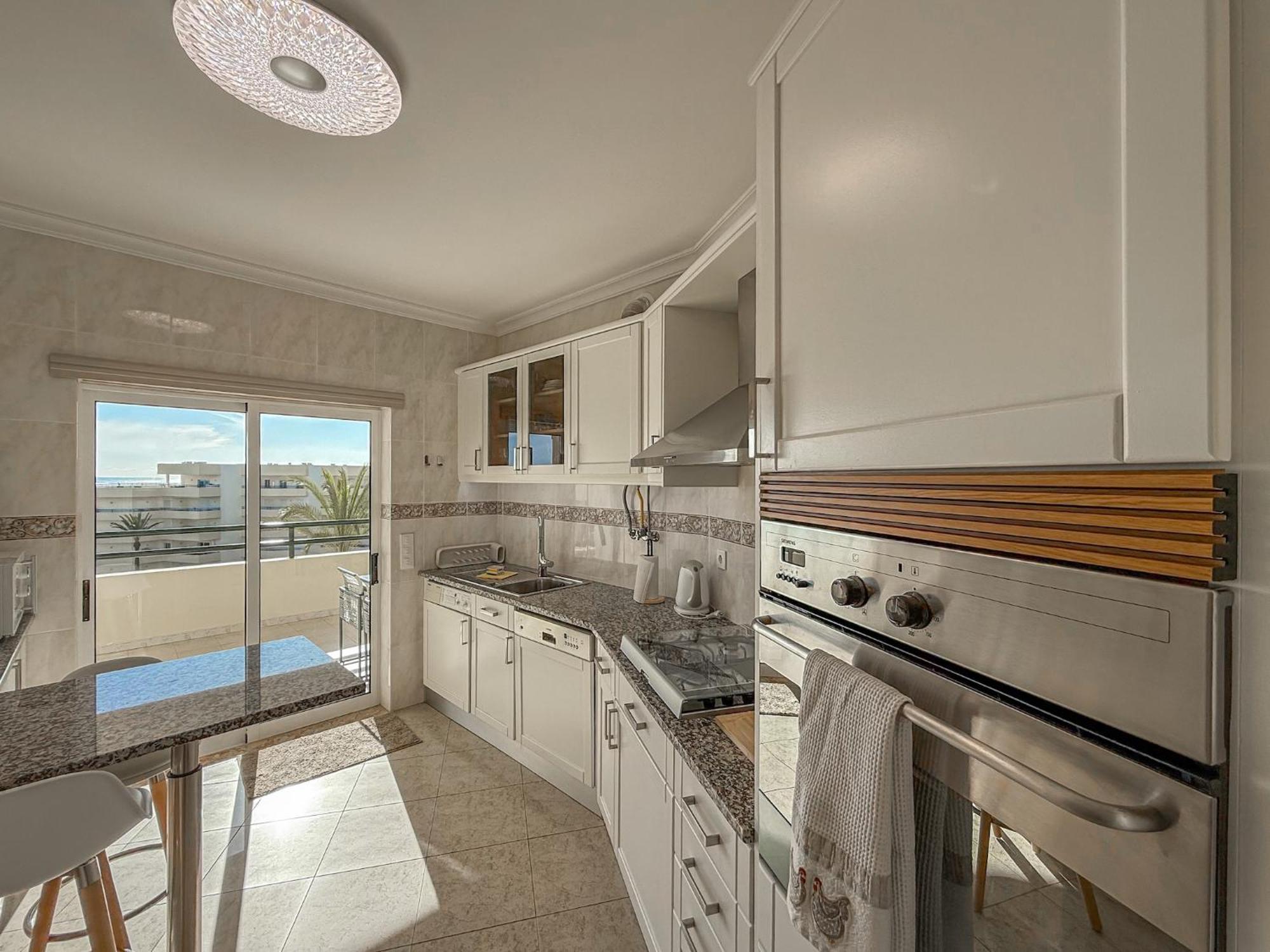 Apartment Luxury Wstunning Sea Views, Walk Albufeira