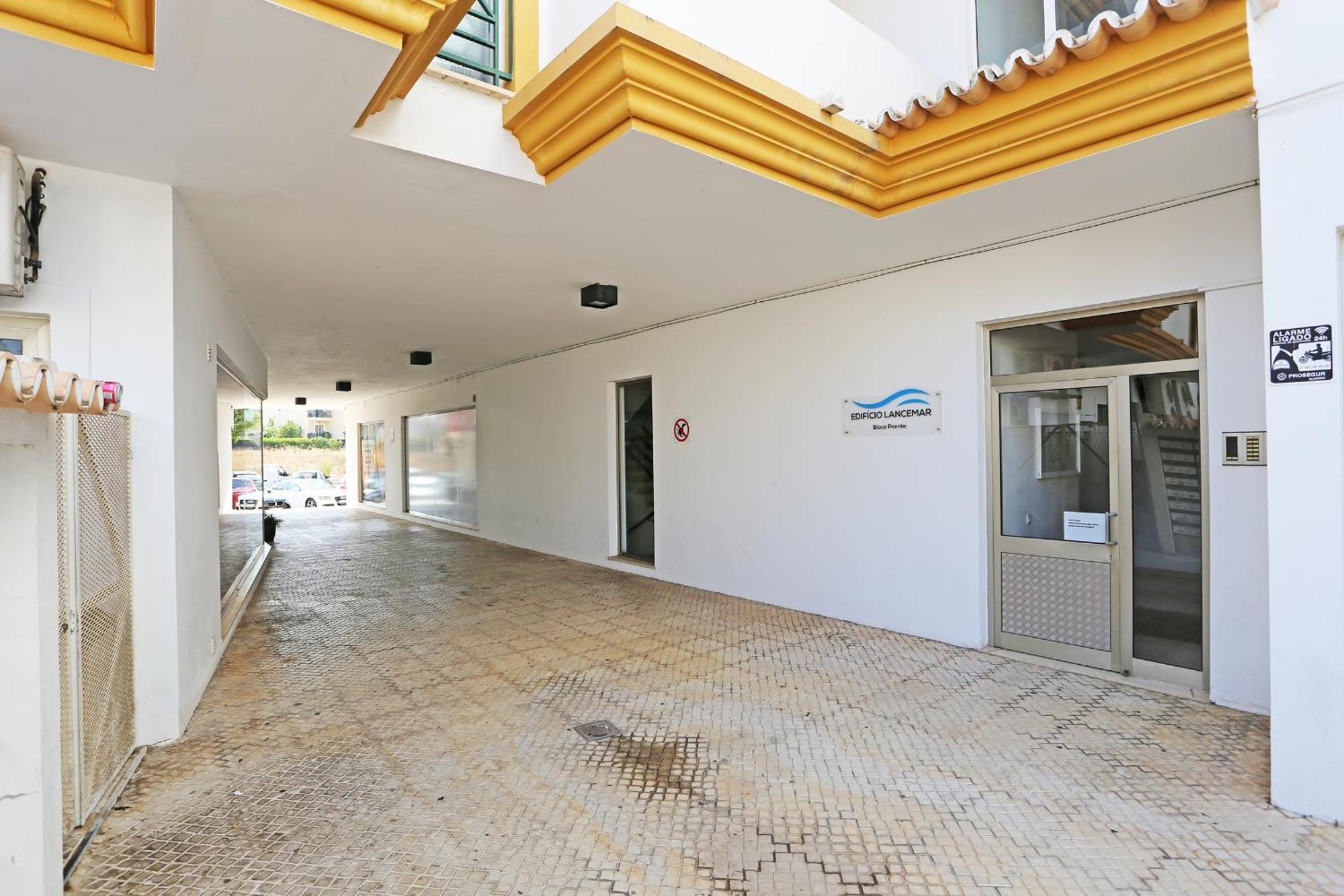 A32 - Lancemar Flat In *