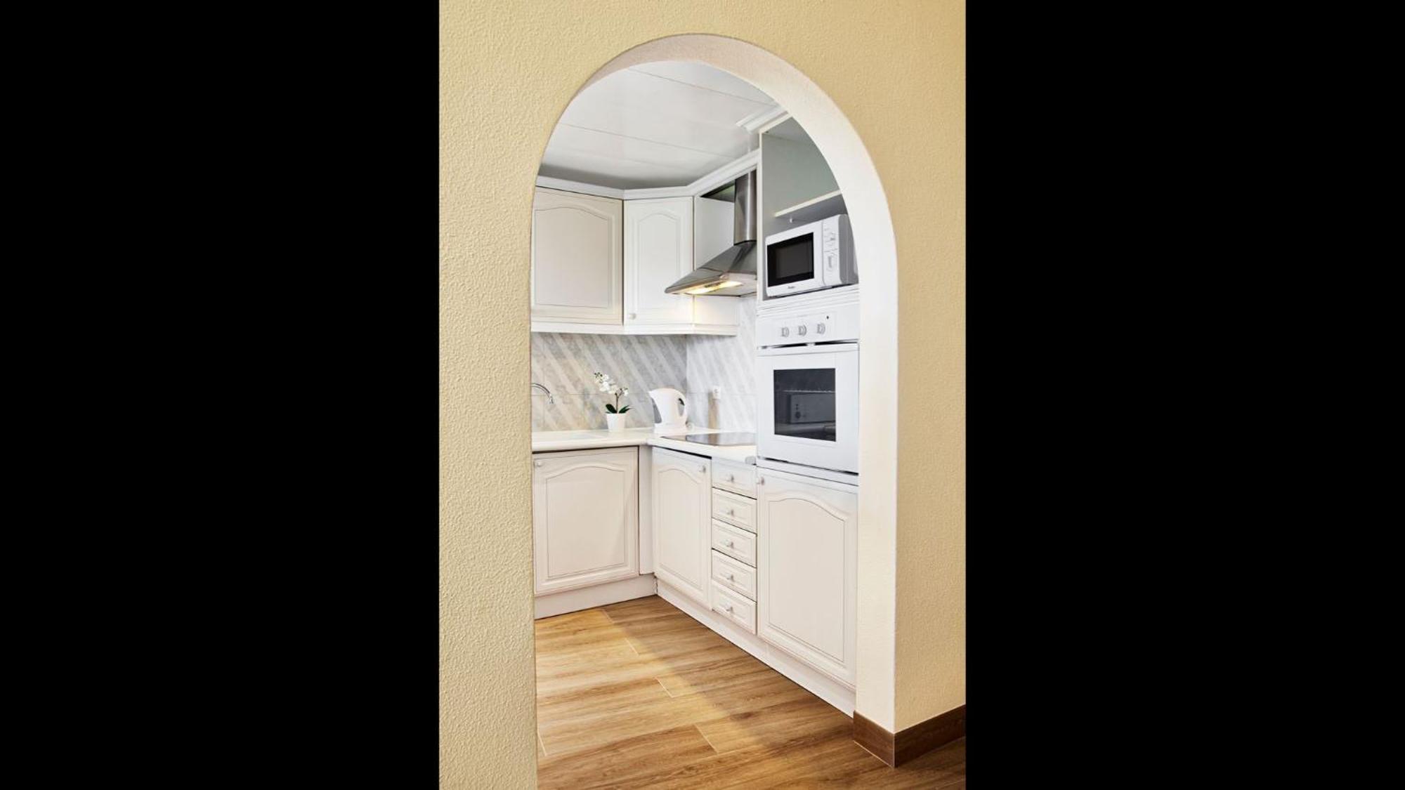 Amazing 2 Bedroom In Apartment