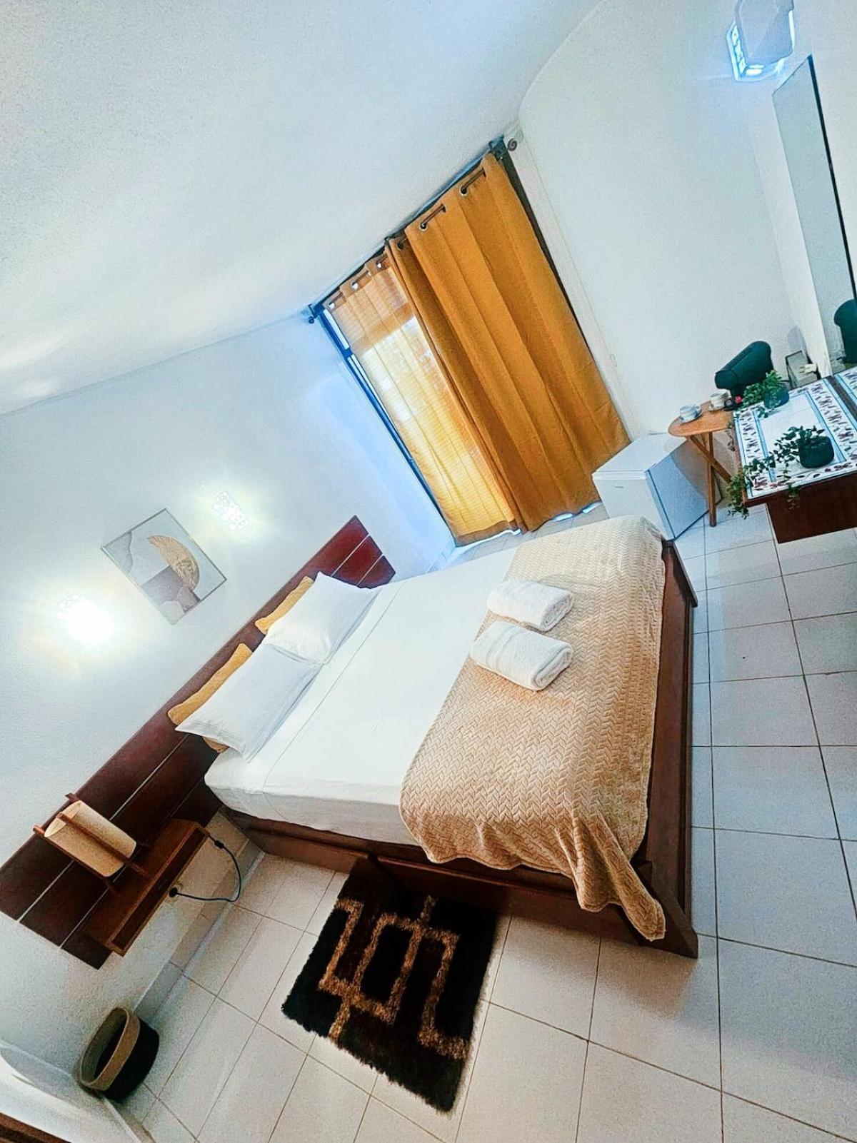 Homestay Charmoso A 300m Da De Olhos De Agua ! *