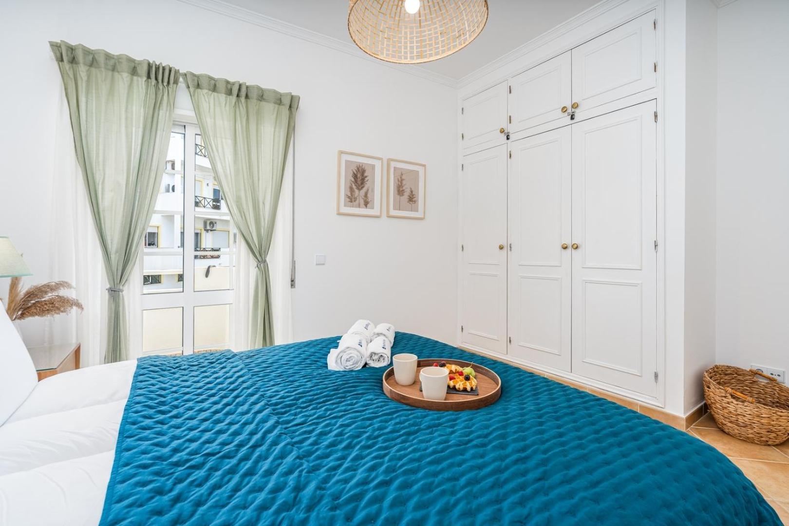 Hostwise - Sunny Flat W/ Balcony By The Algarve Sea