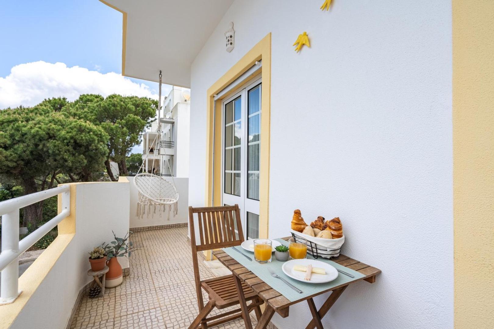 Hostwise - Sunny Flat W/ Balcony By The Algarve Sea *