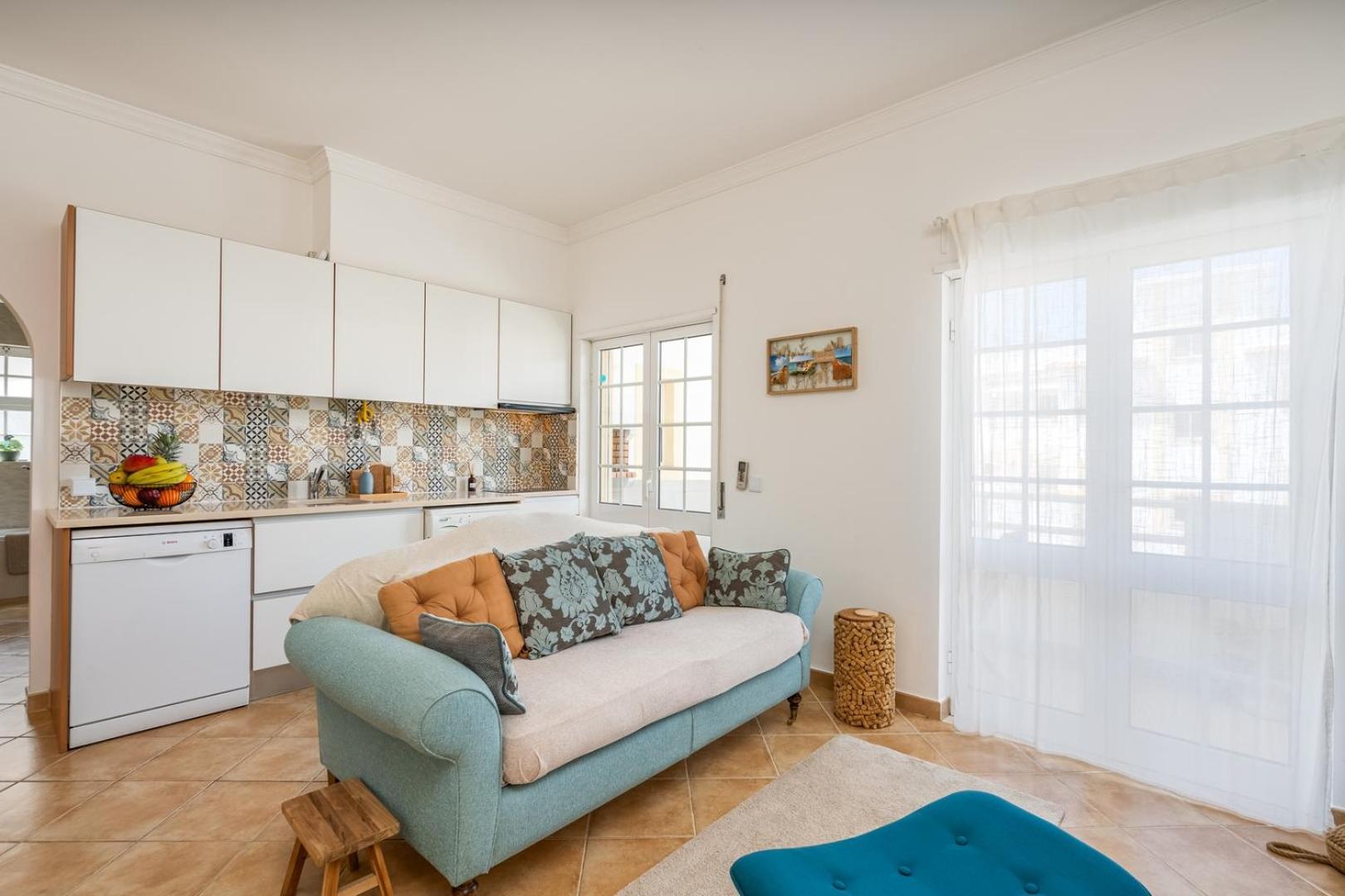 Apartment Hostwise - Sunny Flat W/ Balcony By The Algarve Sea *