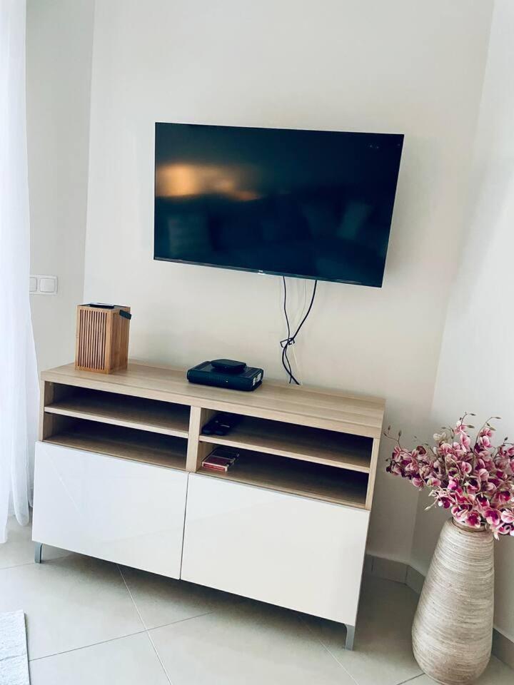 Apartment Sunny Condo- Pool & Free Parking Walk To Albufeira