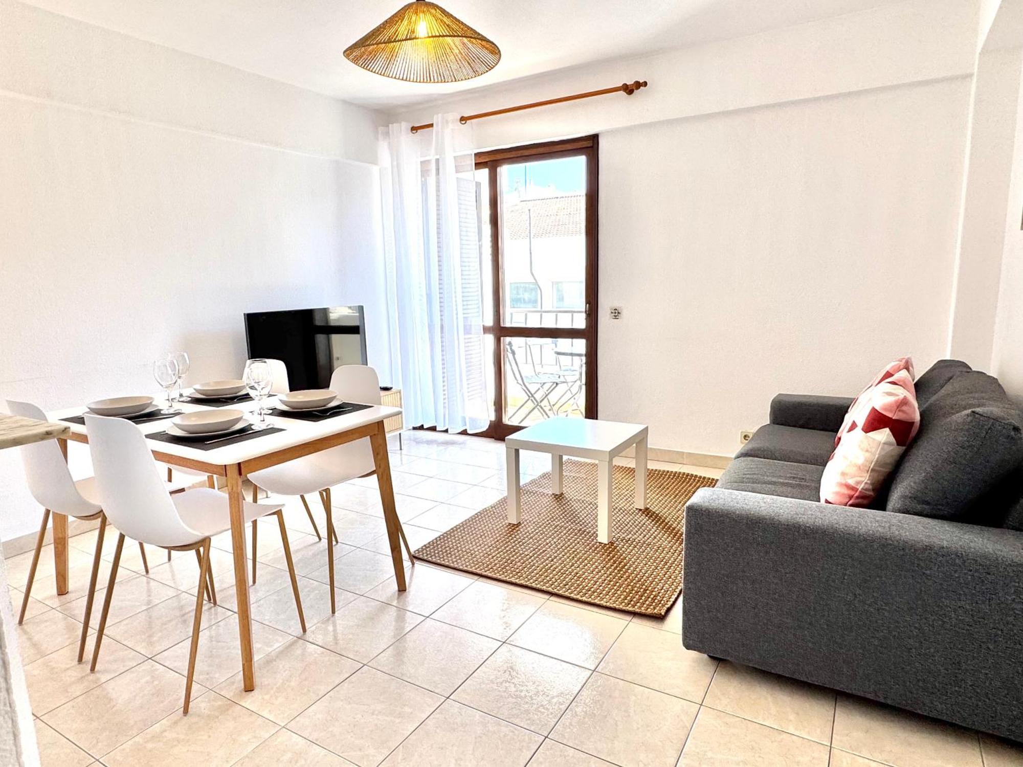 - 2 Bedrooms Apartment *