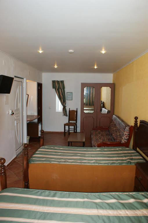 Vila Emilia *