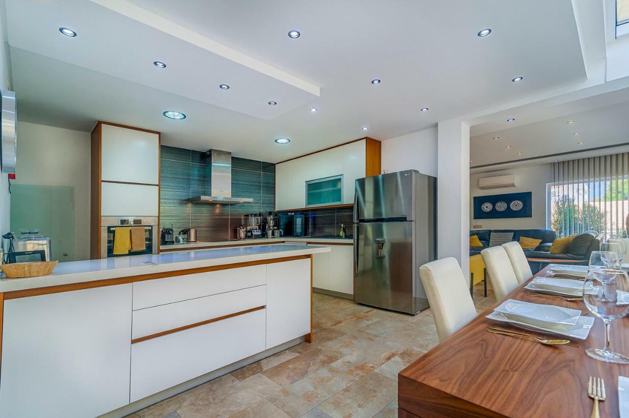 Villa Aqua-jacuzzi-heatable Pool-sauna-gym-snooker *